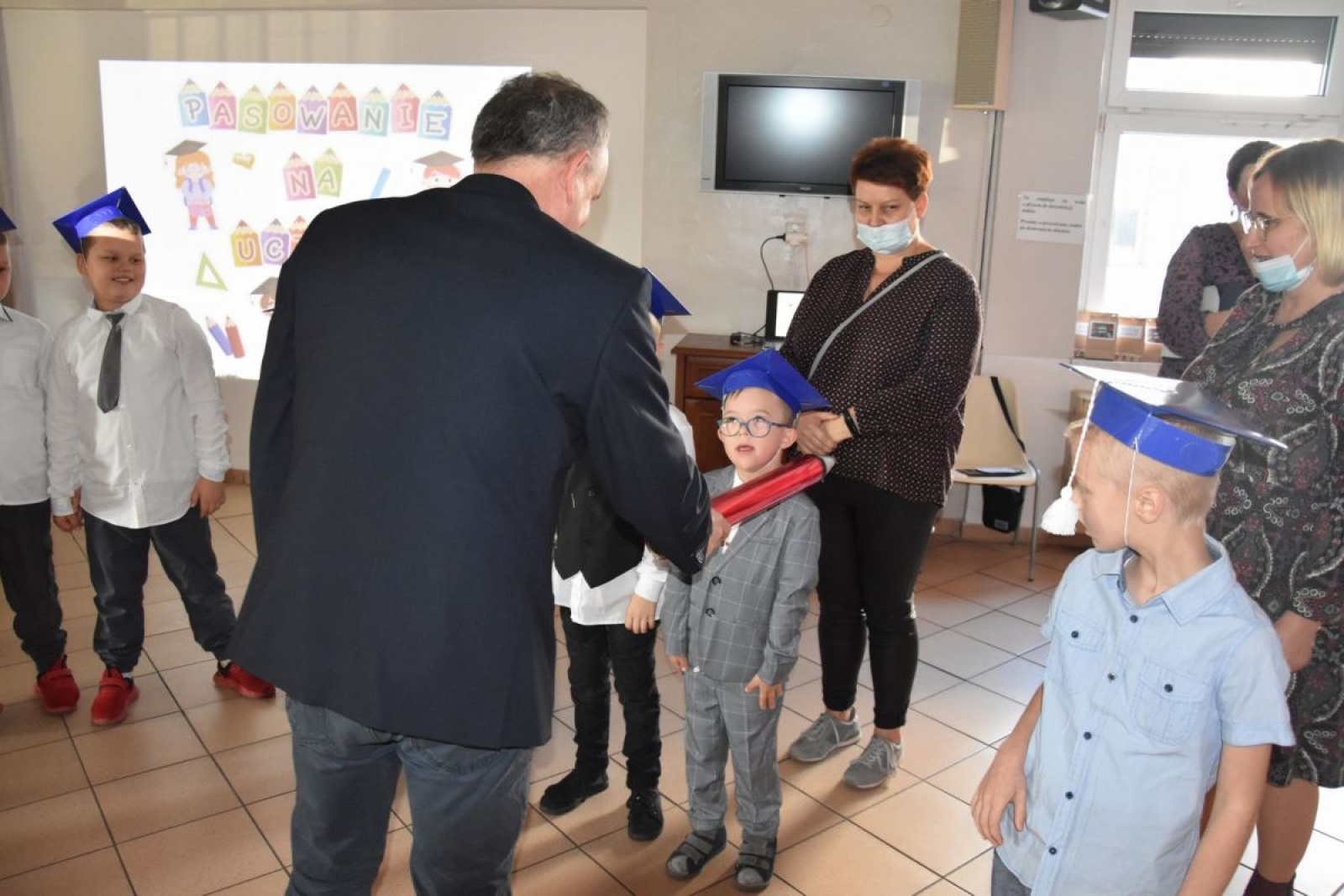 Zdjęcie w galerii na portalu naszwodzislaw.com: Pierwszaki z ZPSWR ślubowały i otrzymały tyty wiadomości z regionu