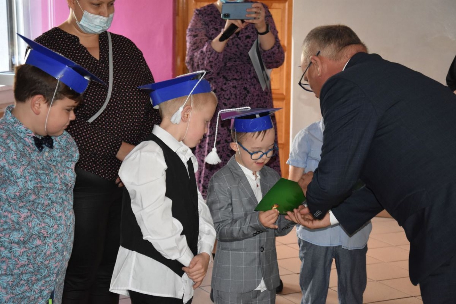 Zdjęcie w galerii na portalu naszwodzislaw.com: Pierwszaki z ZPSWR ślubowały i otrzymały tyty wiadomości z regionu