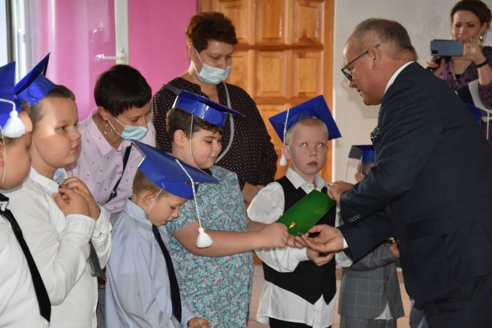 Zdjęcie w galerii na portalu naszwodzislaw.com: Pierwszaki z ZPSWR ślubowały i otrzymały tyty wiadomości z regionu