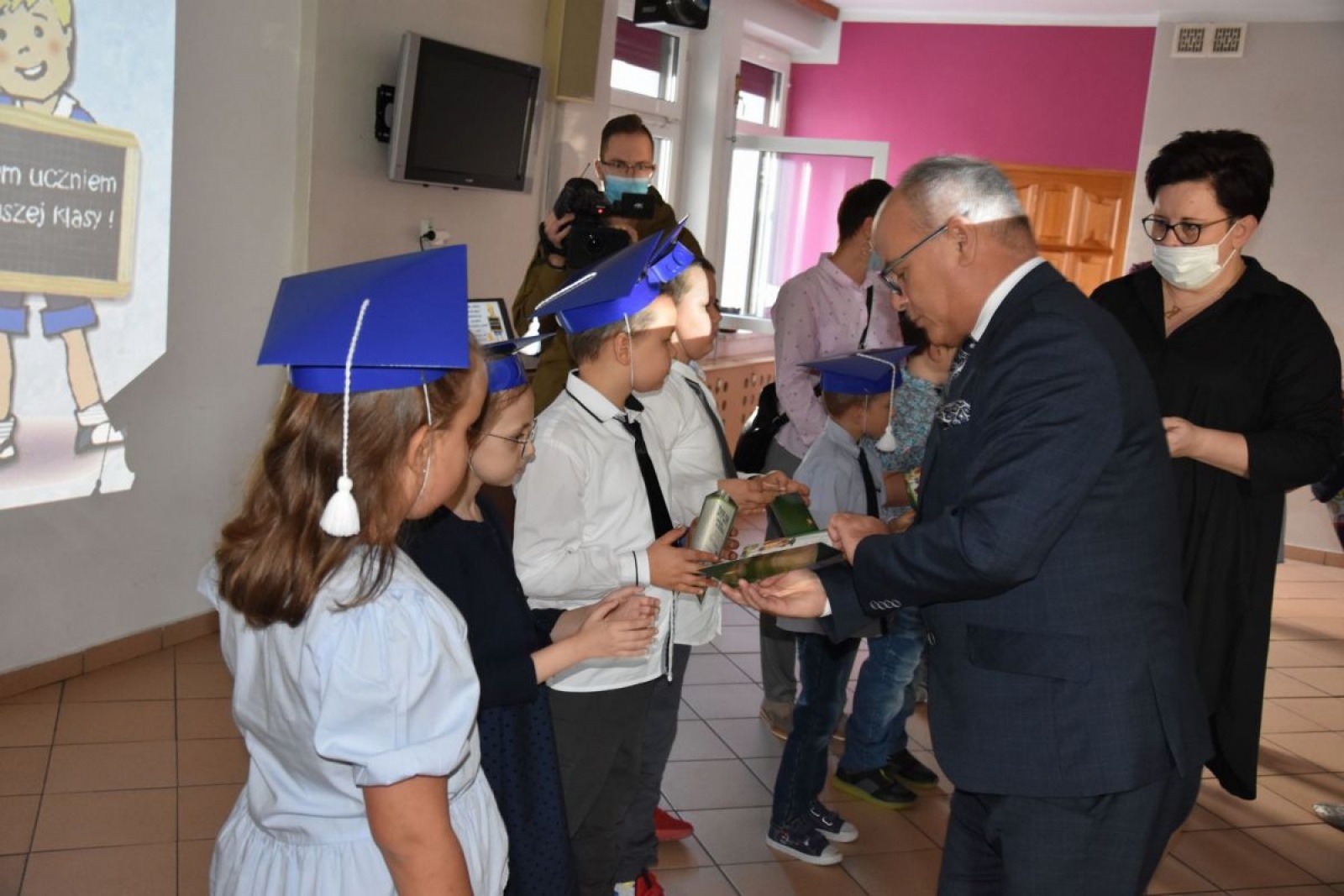 Zdjęcie w galerii na portalu naszwodzislaw.com: Pierwszaki z ZPSWR ślubowały i otrzymały tyty wiadomości z regionu