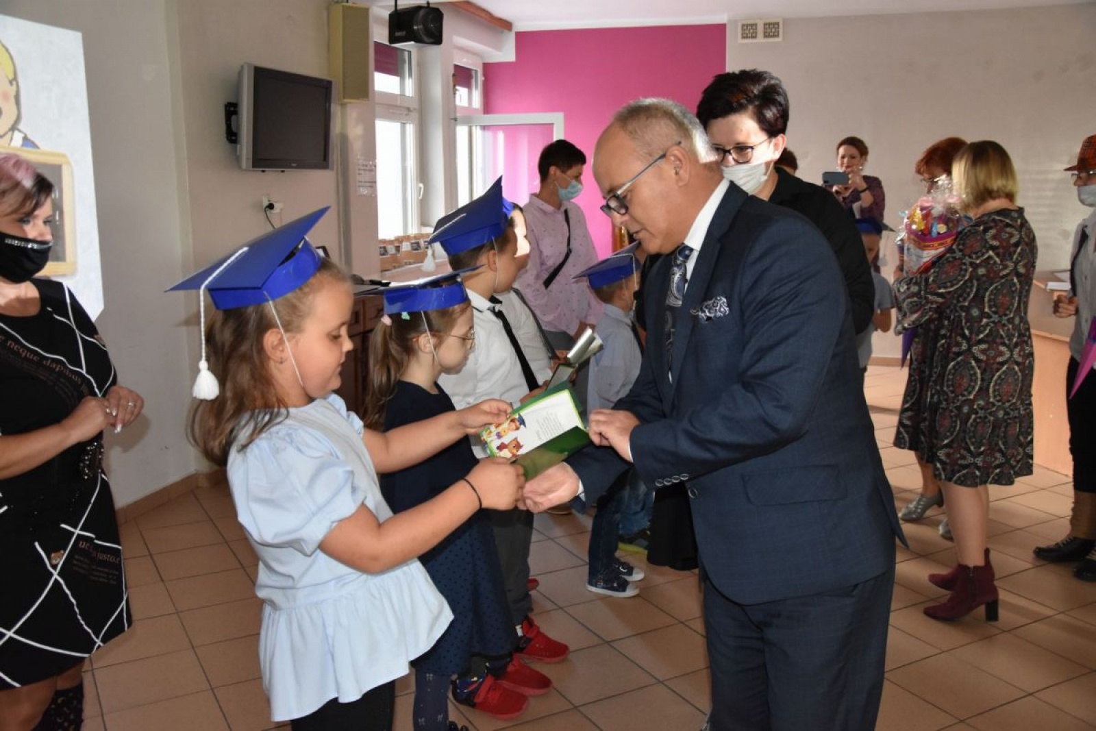 Zdjęcie w galerii na portalu naszwodzislaw.com: Pierwszaki z ZPSWR ślubowały i otrzymały tyty wiadomości z regionu