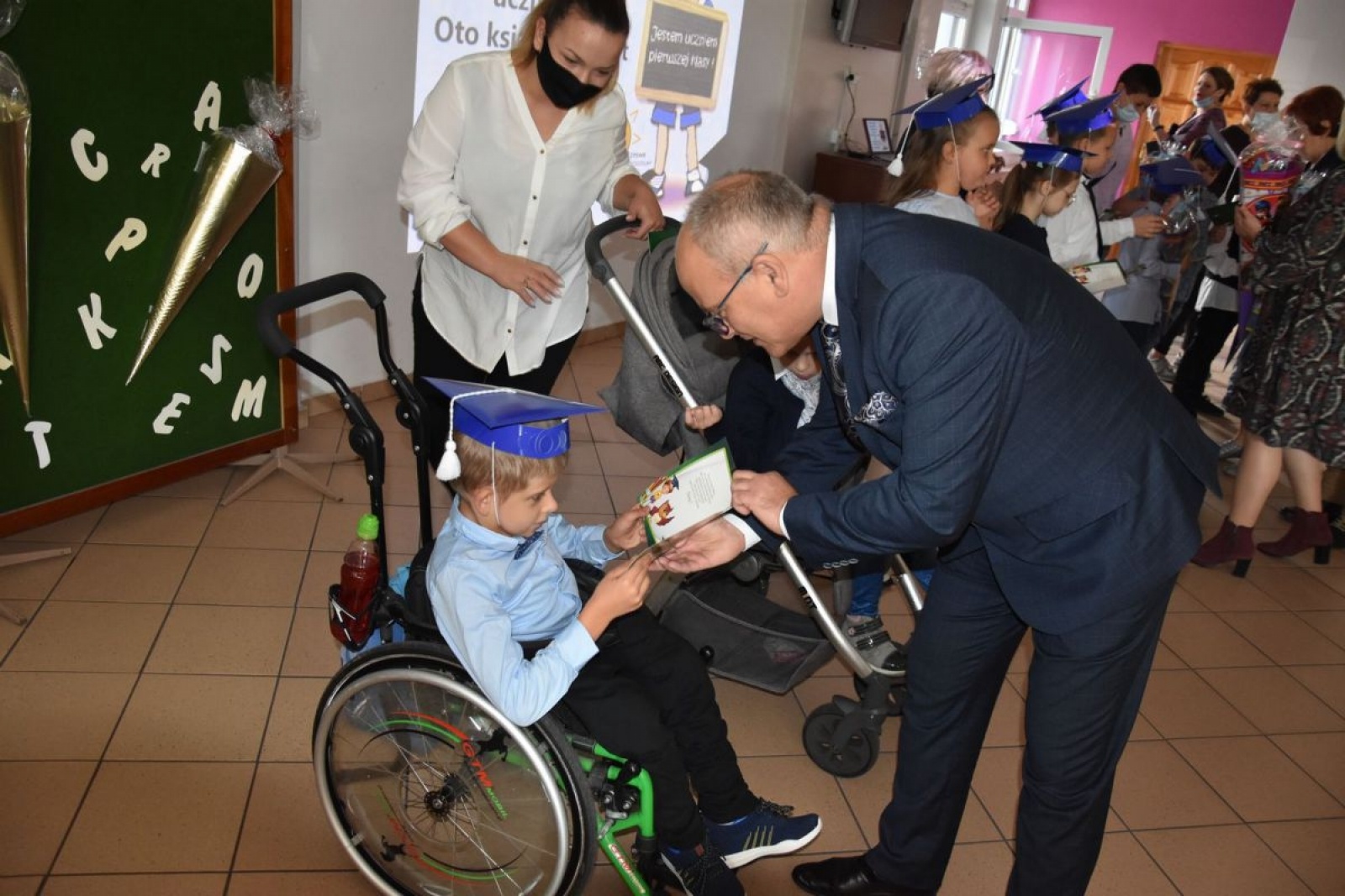 Zdjęcie w galerii na portalu naszwodzislaw.com: Pierwszaki z ZPSWR ślubowały i otrzymały tyty wiadomości z regionu