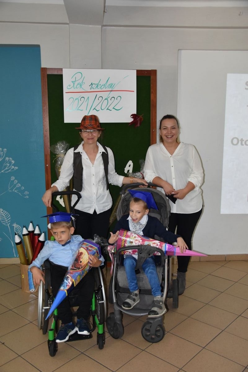 Zdjęcie w galerii na portalu naszwodzislaw.com: Pierwszaki z ZPSWR ślubowały i otrzymały tyty wiadomości z regionu