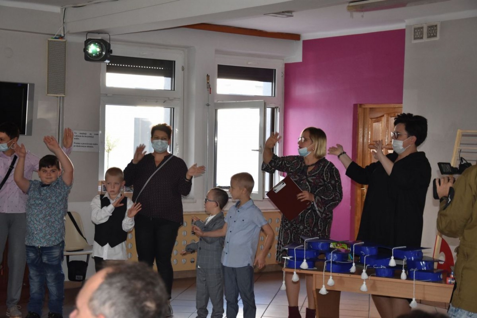 Zdjęcie w galerii na portalu naszwodzislaw.com: Pierwszaki z ZPSWR ślubowały i otrzymały tyty wiadomości z regionu