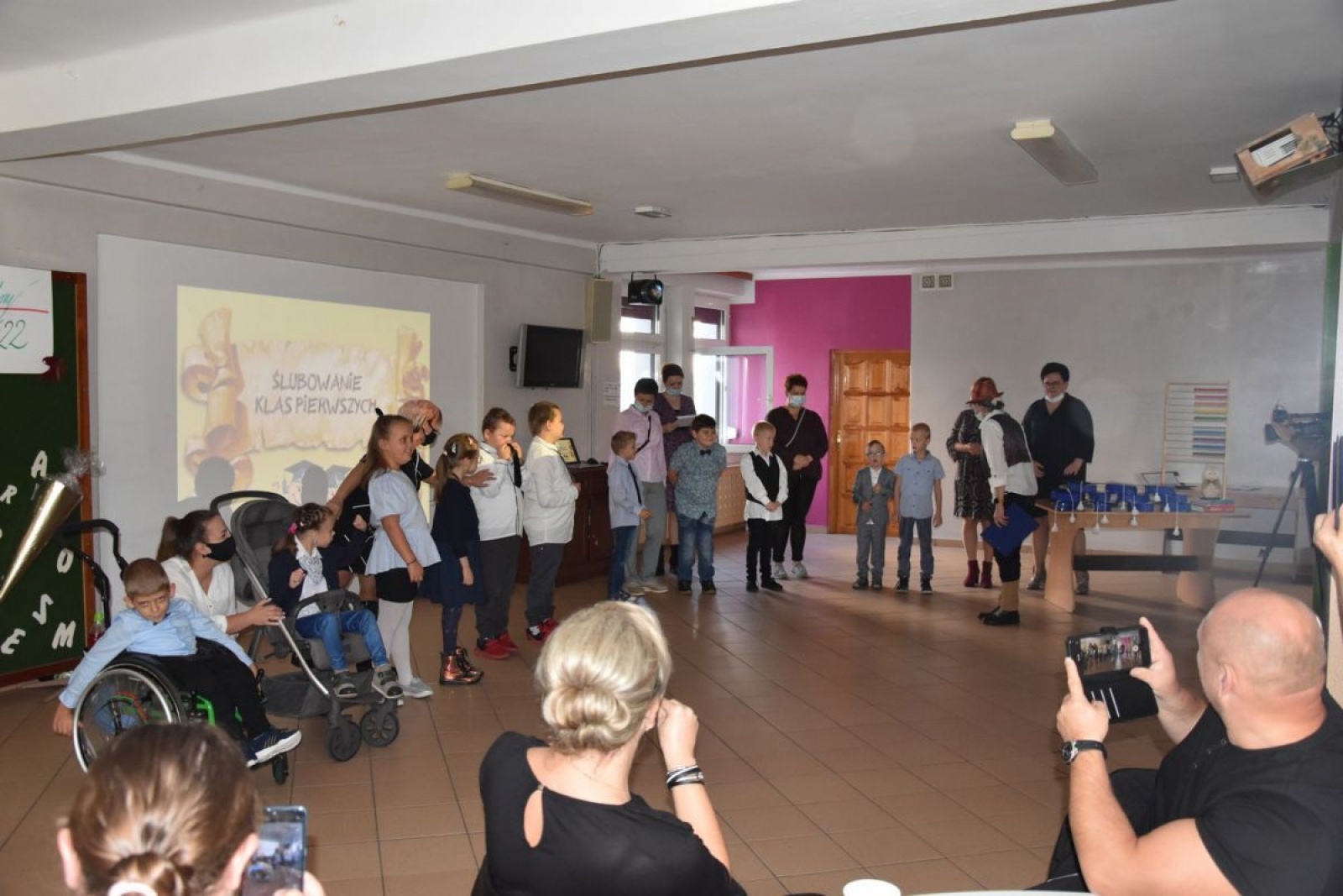 Zdjęcie w galerii na portalu naszwodzislaw.com: Pierwszaki z ZPSWR ślubowały i otrzymały tyty wiadomości z regionu