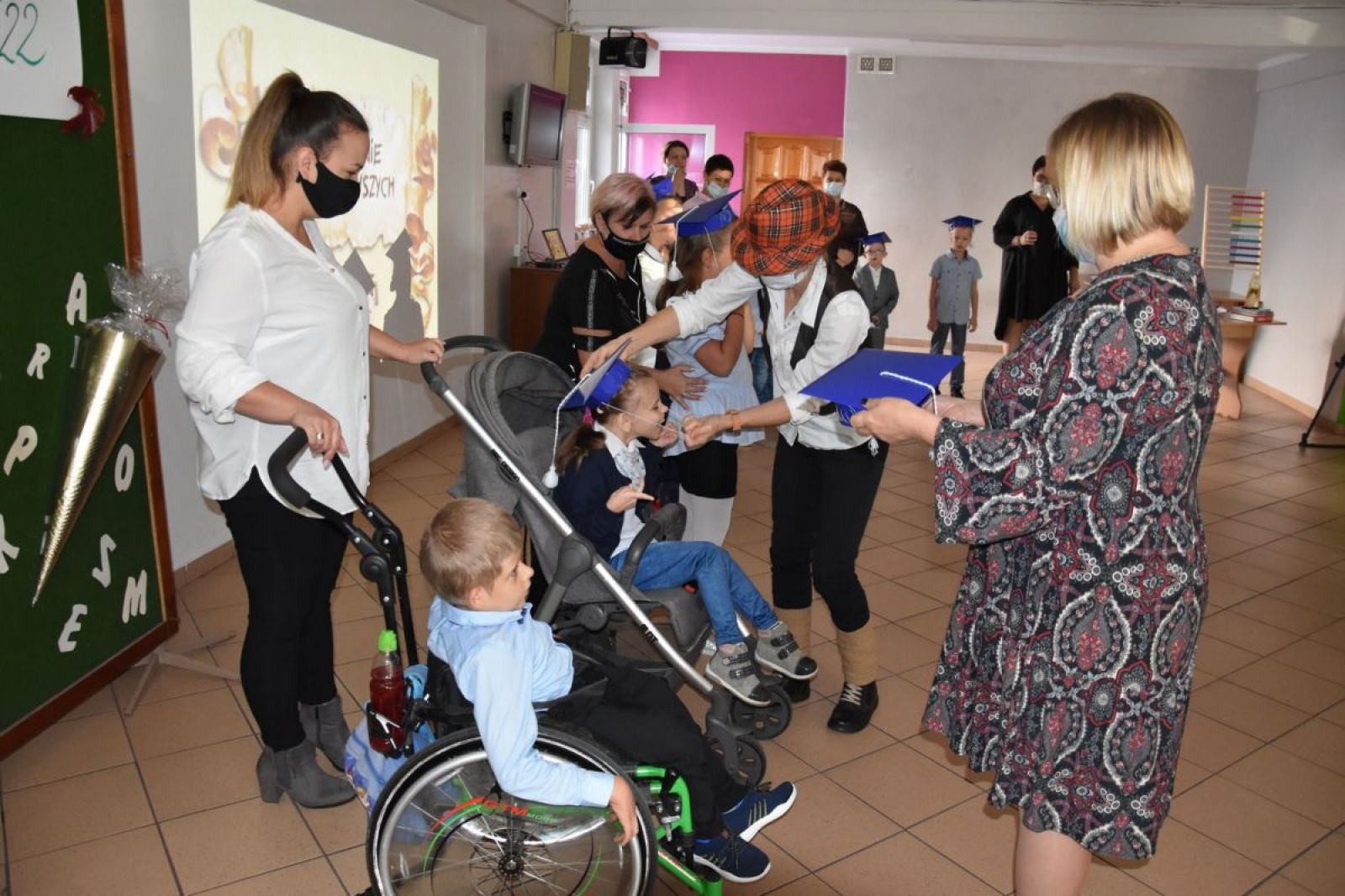 Zdjęcie w galerii na portalu naszwodzislaw.com: Pierwszaki z ZPSWR ślubowały i otrzymały tyty wiadomości z regionu