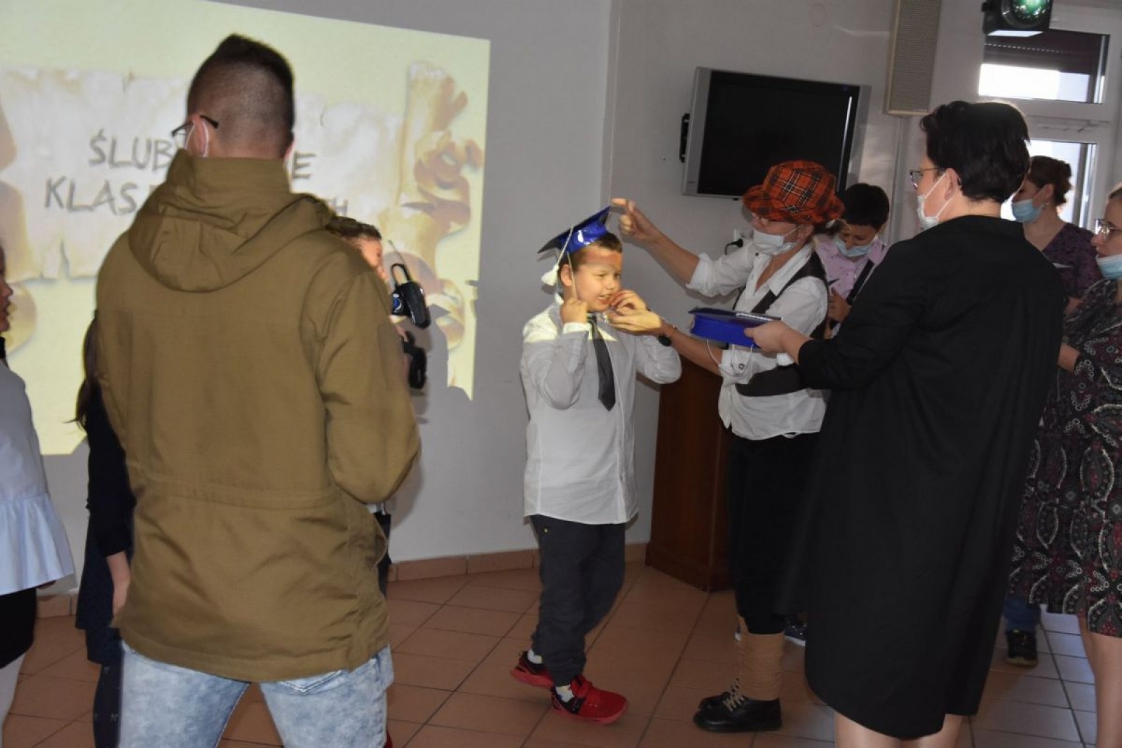 Zdjęcie w galerii na portalu naszwodzislaw.com: Pierwszaki z ZPSWR ślubowały i otrzymały tyty wiadomości z regionu