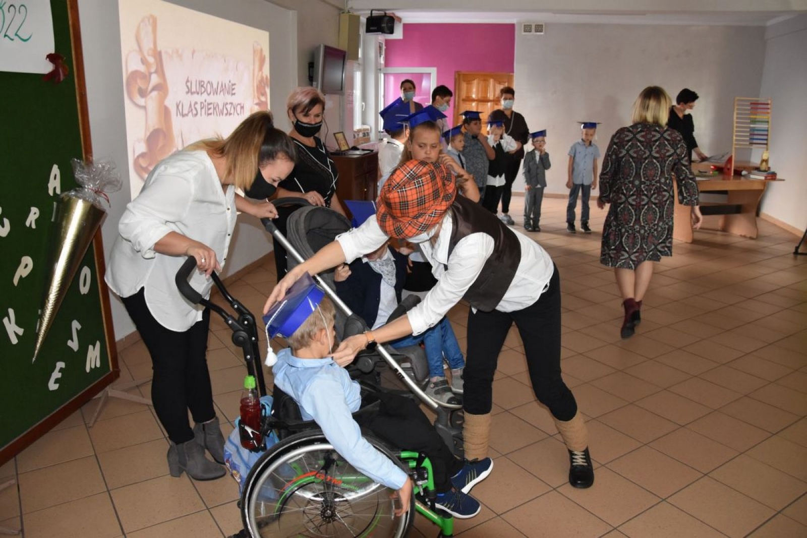 Zdjęcie w galerii na portalu naszwodzislaw.com: Pierwszaki z ZPSWR ślubowały i otrzymały tyty wiadomości z regionu