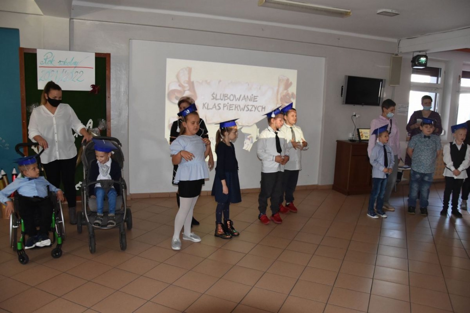 Zdjęcie w galerii na portalu naszwodzislaw.com: Pierwszaki z ZPSWR ślubowały i otrzymały tyty wiadomości z regionu