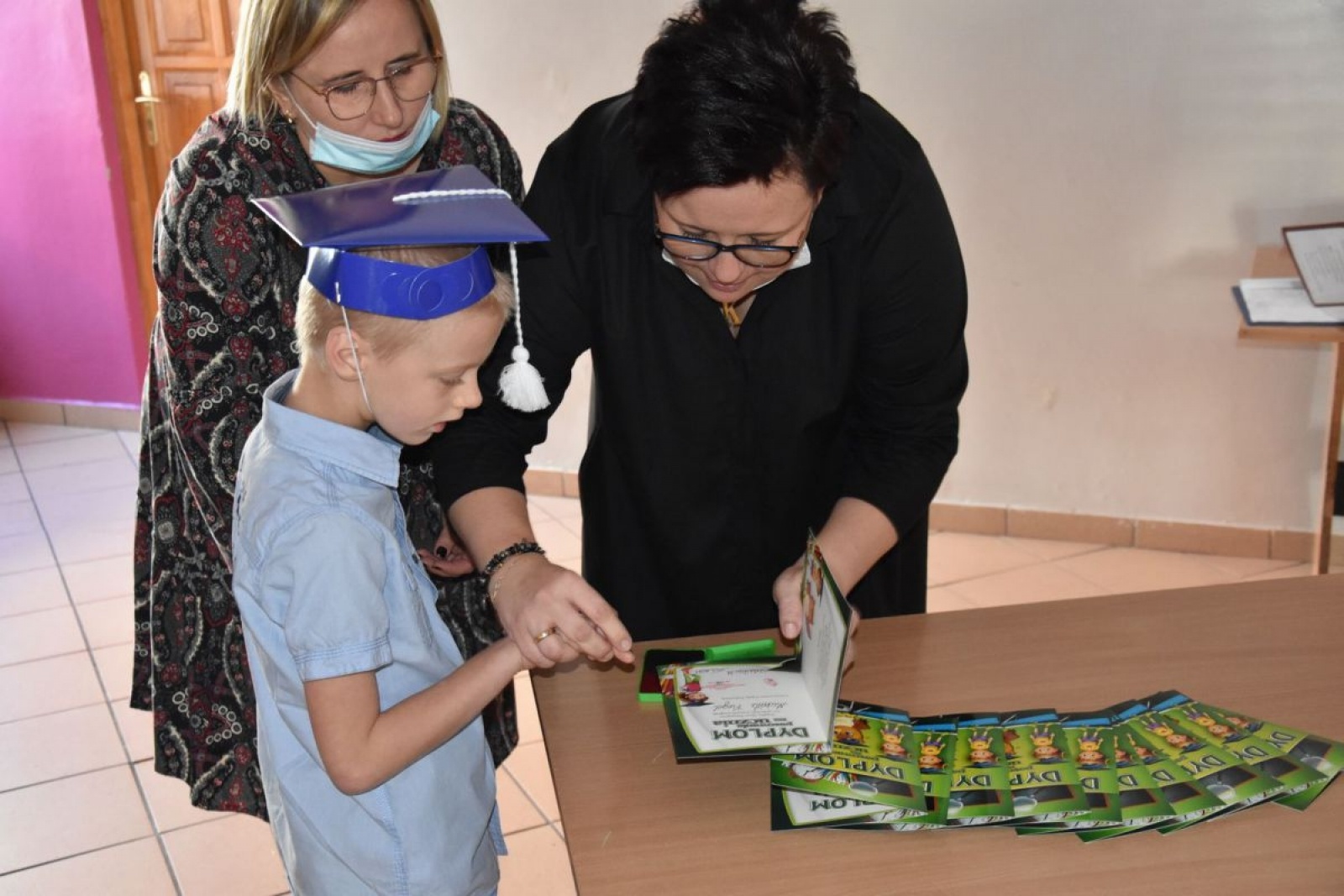 Zdjęcie w galerii na portalu naszwodzislaw.com: Pierwszaki z ZPSWR ślubowały i otrzymały tyty wiadomości z regionu