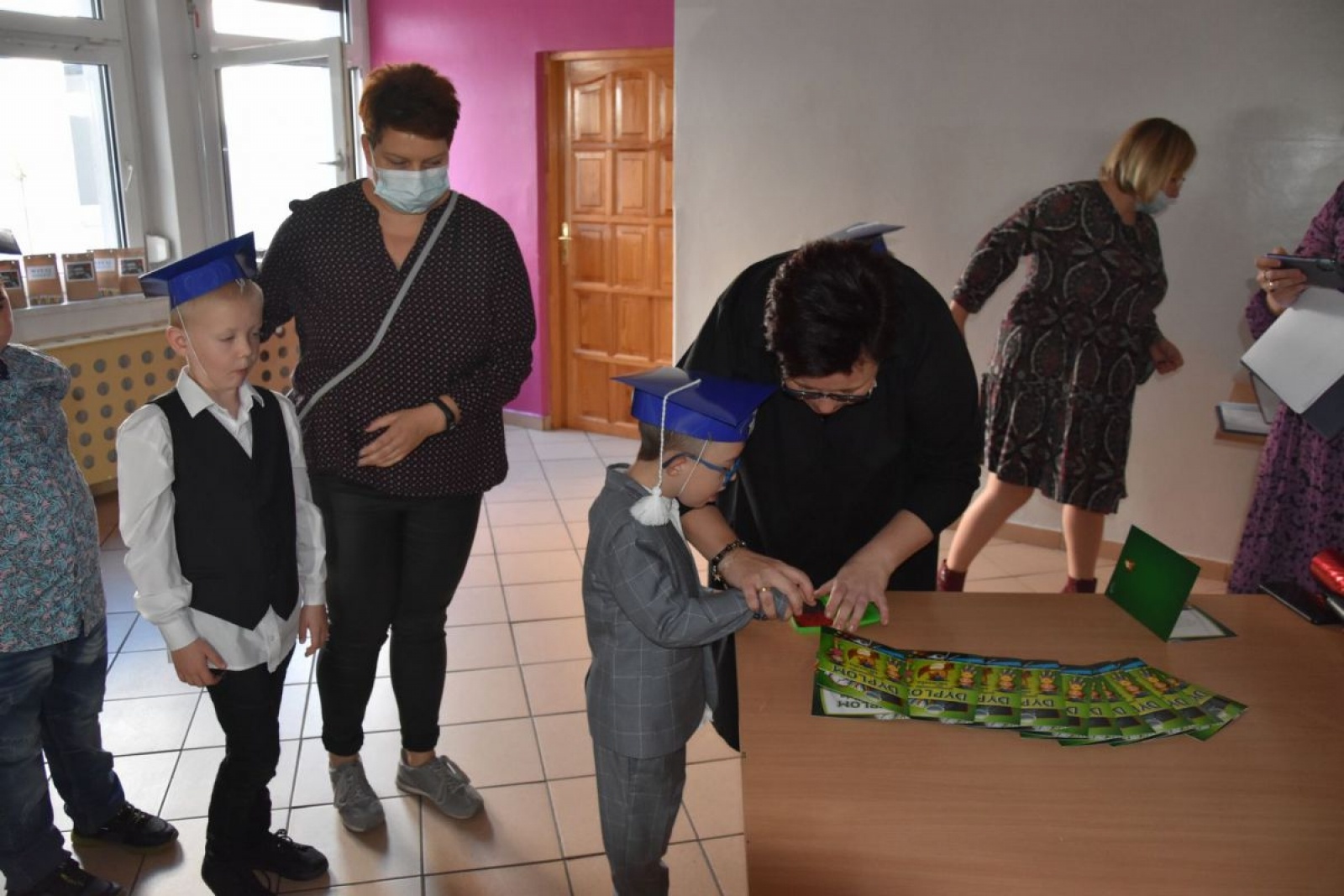 Zdjęcie w galerii na portalu naszwodzislaw.com: Pierwszaki z ZPSWR ślubowały i otrzymały tyty wiadomości z regionu