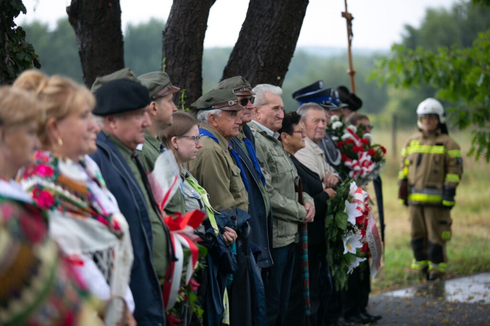 Zdjęcie w galerii na portalu naszwodzislaw.com: Tablica katyńska odsłonięta na Głożynach [FOTO] wiadomości z regionu