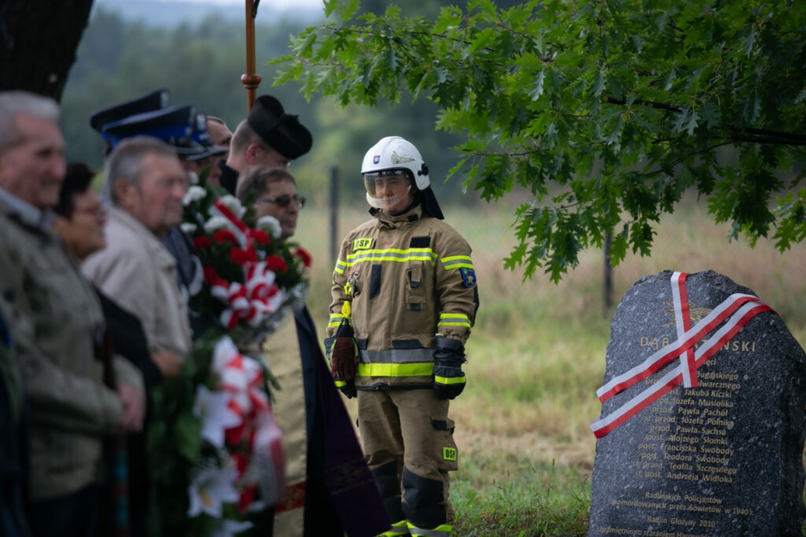 Zdjęcie w galerii na portalu naszwodzislaw.com: Tablica katyńska odsłonięta na Głożynach [FOTO] wiadomości z regionu