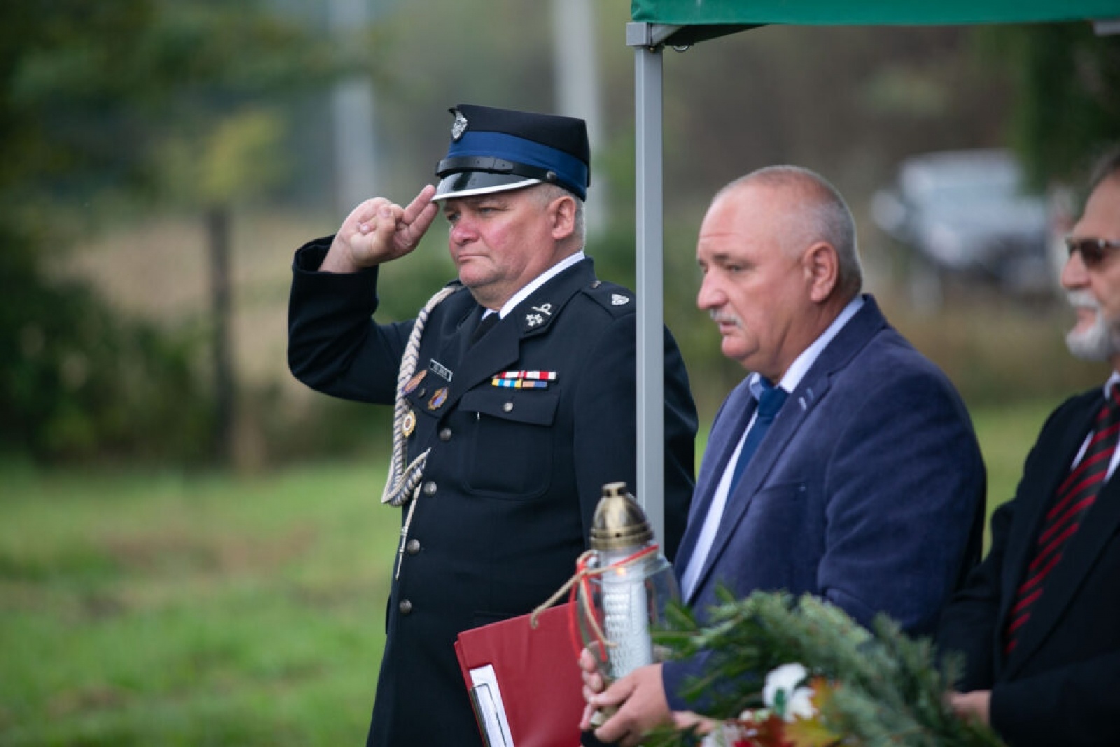 Zdjęcie w galerii na portalu naszwodzislaw.com: Tablica katyńska odsłonięta na Głożynach [FOTO] wiadomości z regionu
