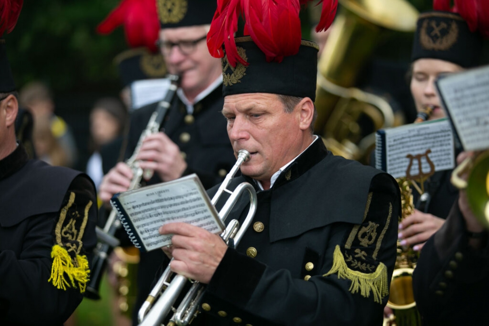 Zdjęcie w galerii na portalu naszwodzislaw.com: Tablica katyńska odsłonięta na Głożynach [FOTO] wiadomości z regionu
