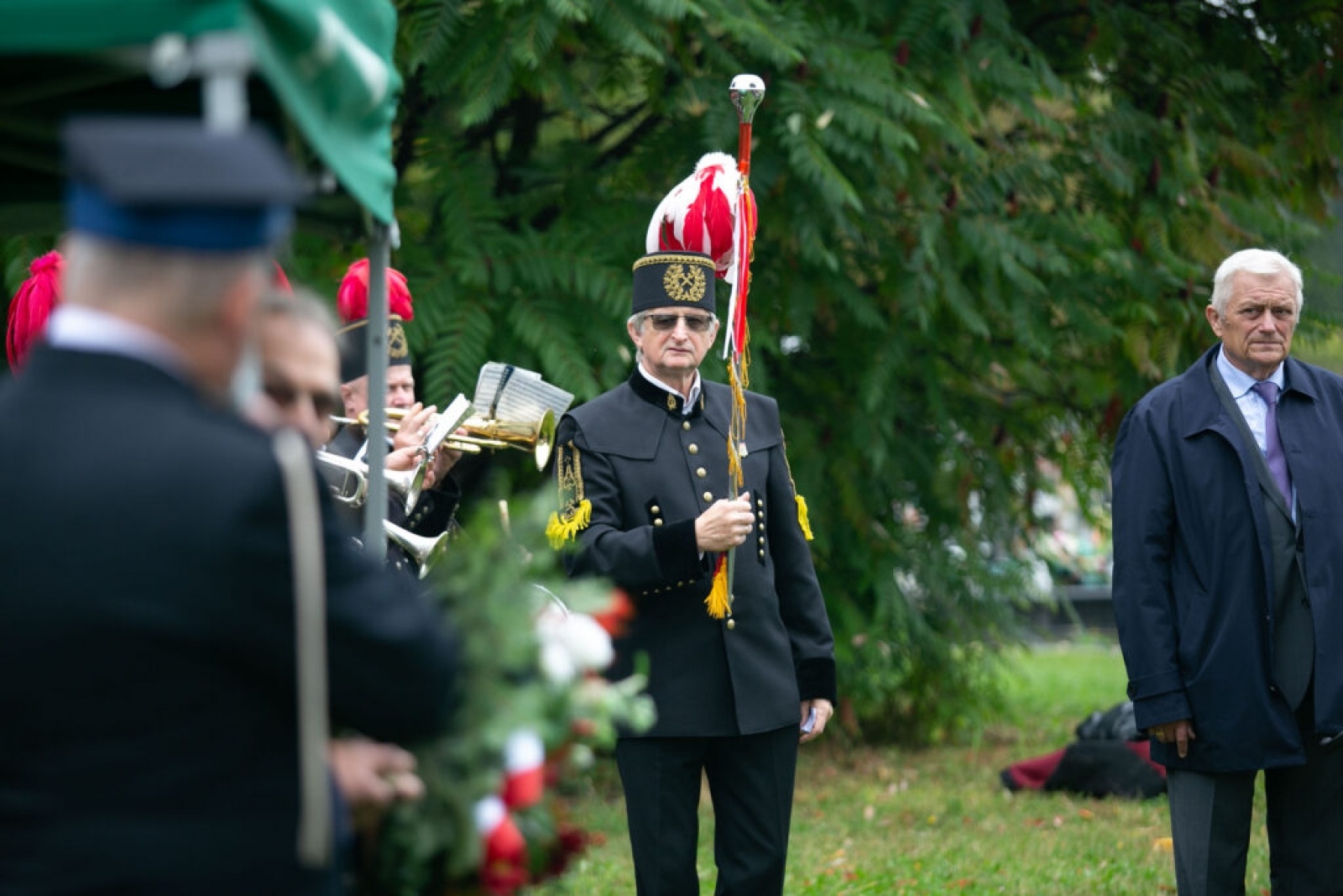 Zdjęcie w galerii na portalu naszwodzislaw.com: Tablica katyńska odsłonięta na Głożynach [FOTO] wiadomości z regionu