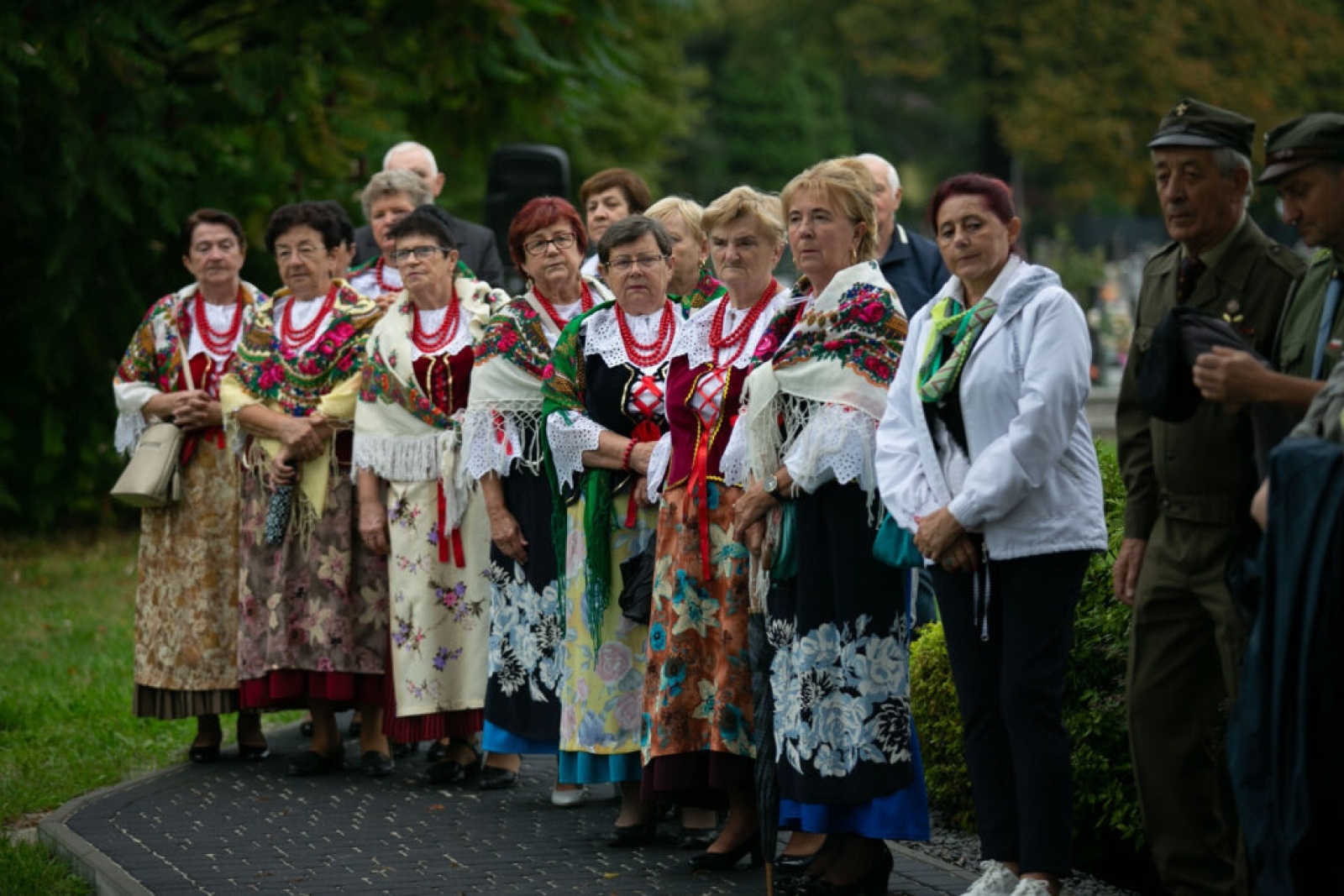 Zdjęcie w galerii na portalu naszwodzislaw.com: Tablica katyńska odsłonięta na Głożynach [FOTO] wiadomości z regionu