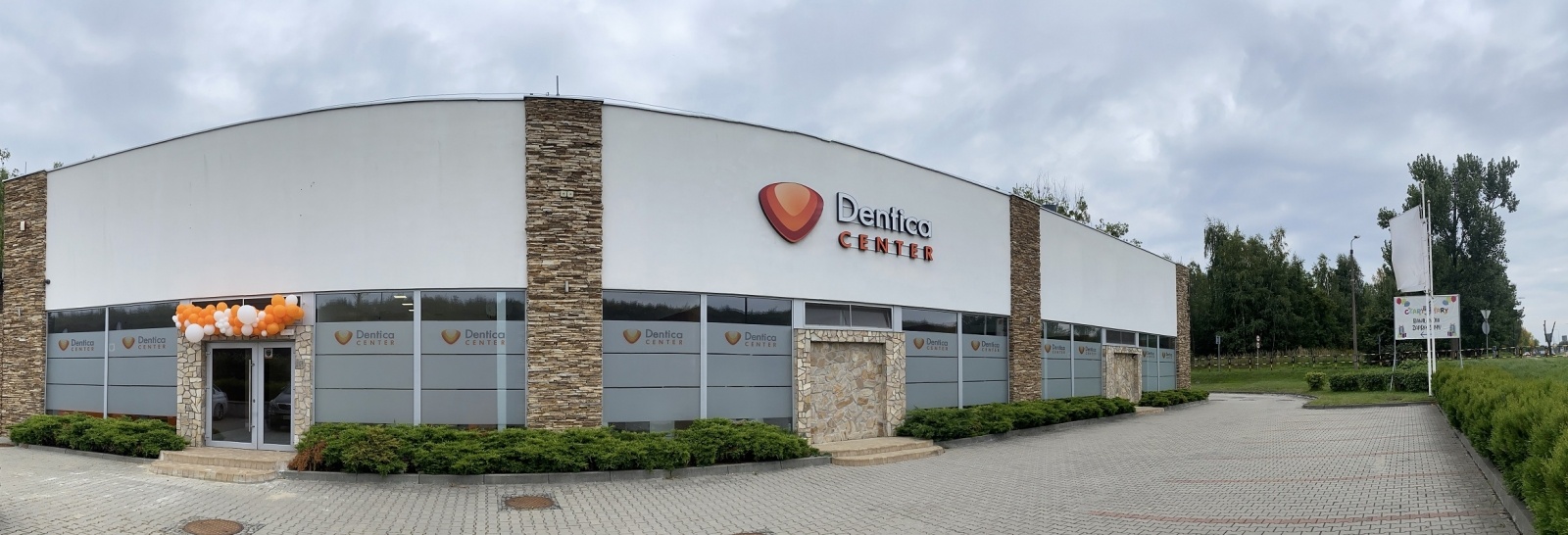 Zdjęcie w galerii na portalu naszwodzislaw.com: DenticaCenter z nowym centrum stomatologicznym wiadomości z regionu