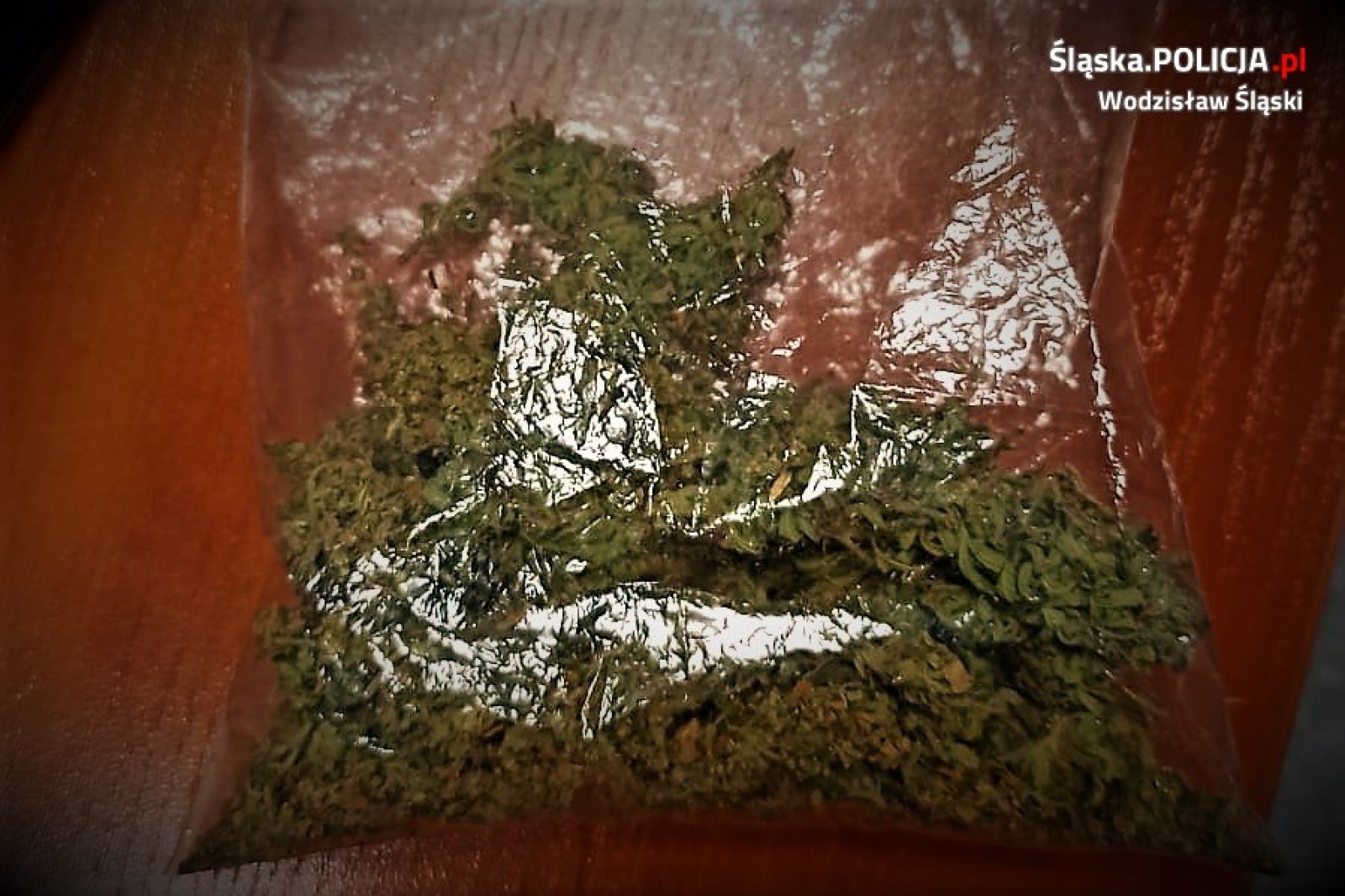 Zdjęcie w galerii na portalu naszwodzislaw.com: Policjanci z Pszowa zatrzymali dwie osoby z środkami zabronionymi wiadomości z regionu