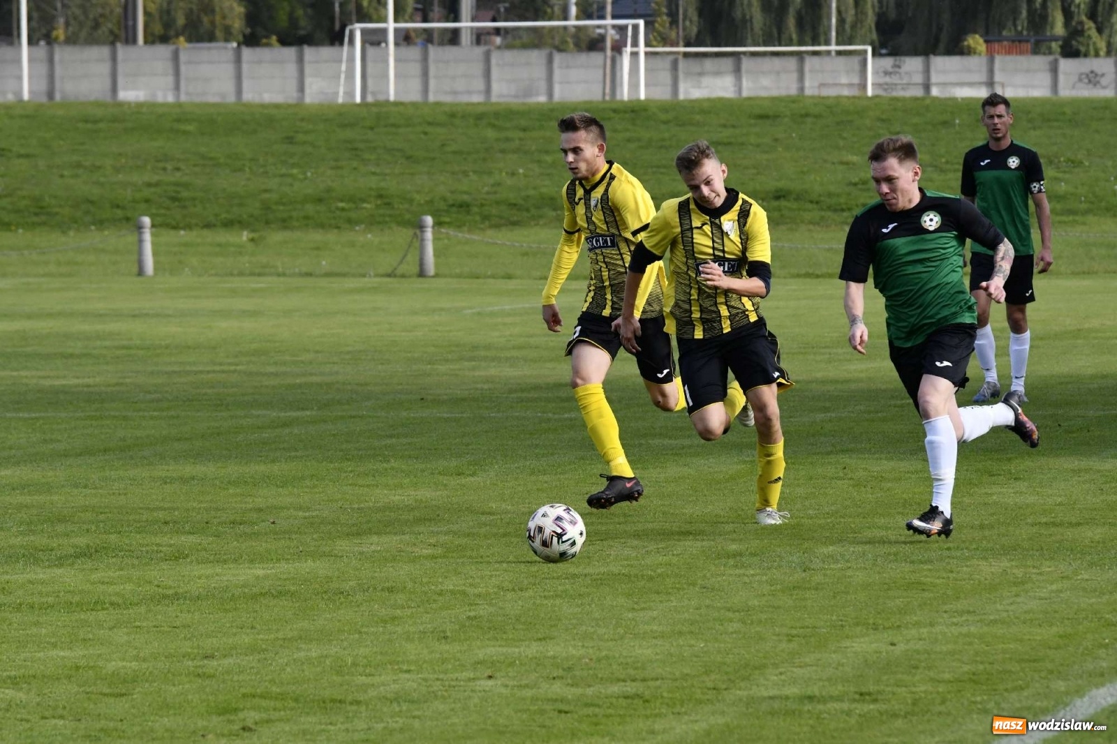 Zdjęcie w galerii na portalu naszwodzislaw.com: Tworków dominował na boisku w Lubomi [FOTO i WIDEO] wiadomości z regionu