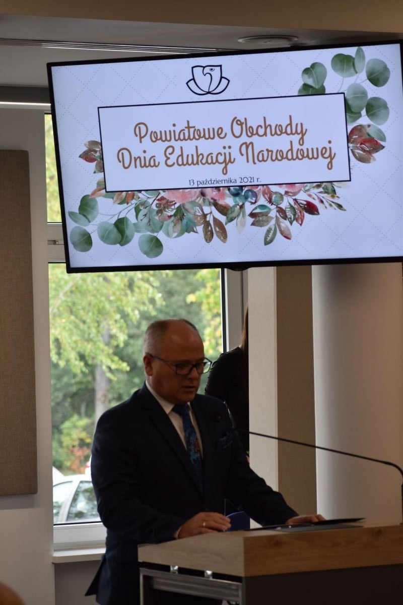 Zdjęcie w galerii na portalu naszwodzislaw.com: Powiat uhonorował nauczycieli [FOTO] wiadomości z regionu