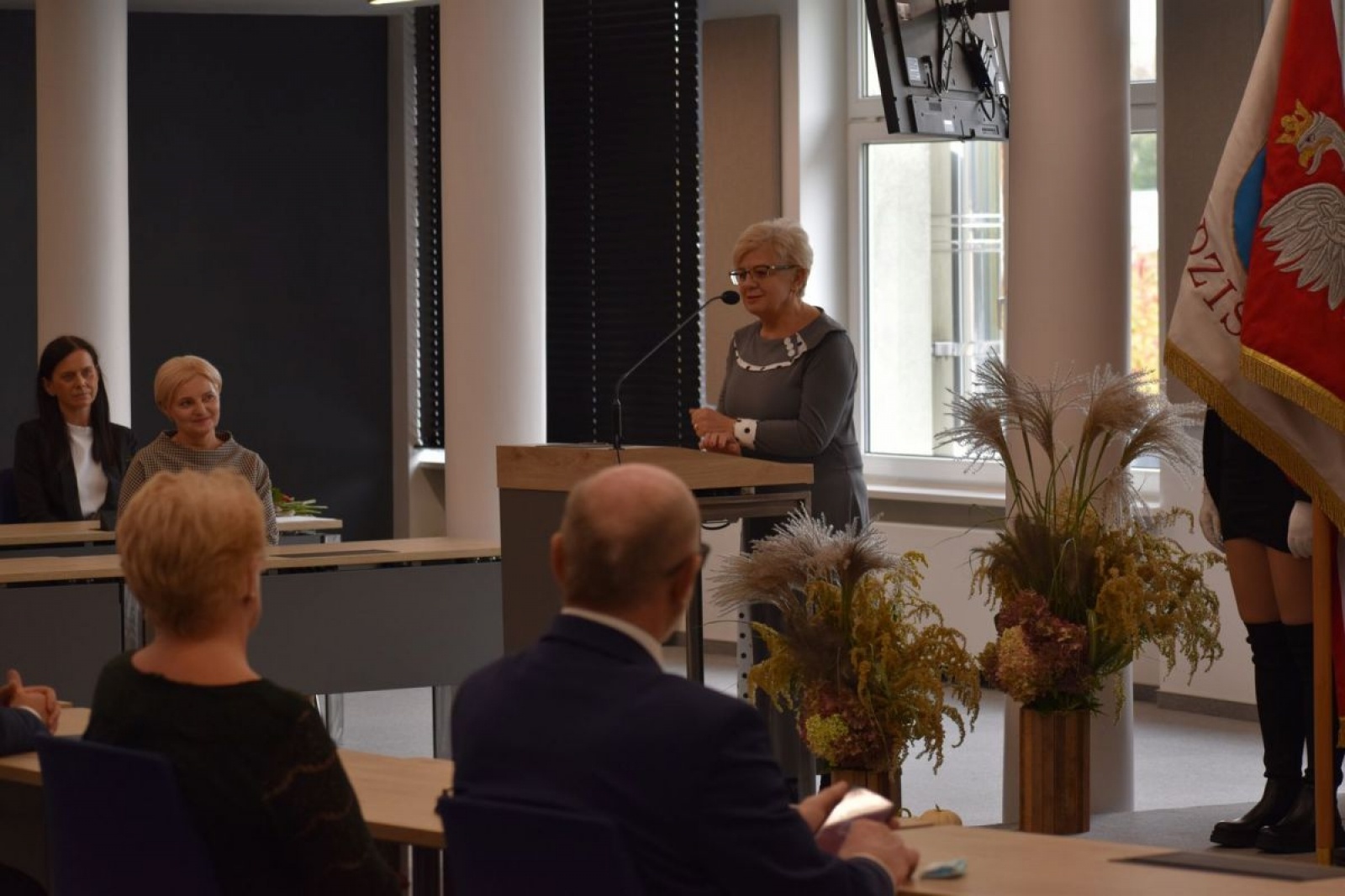 Zdjęcie w galerii na portalu naszwodzislaw.com: Powiat uhonorował nauczycieli [FOTO] wiadomości z regionu