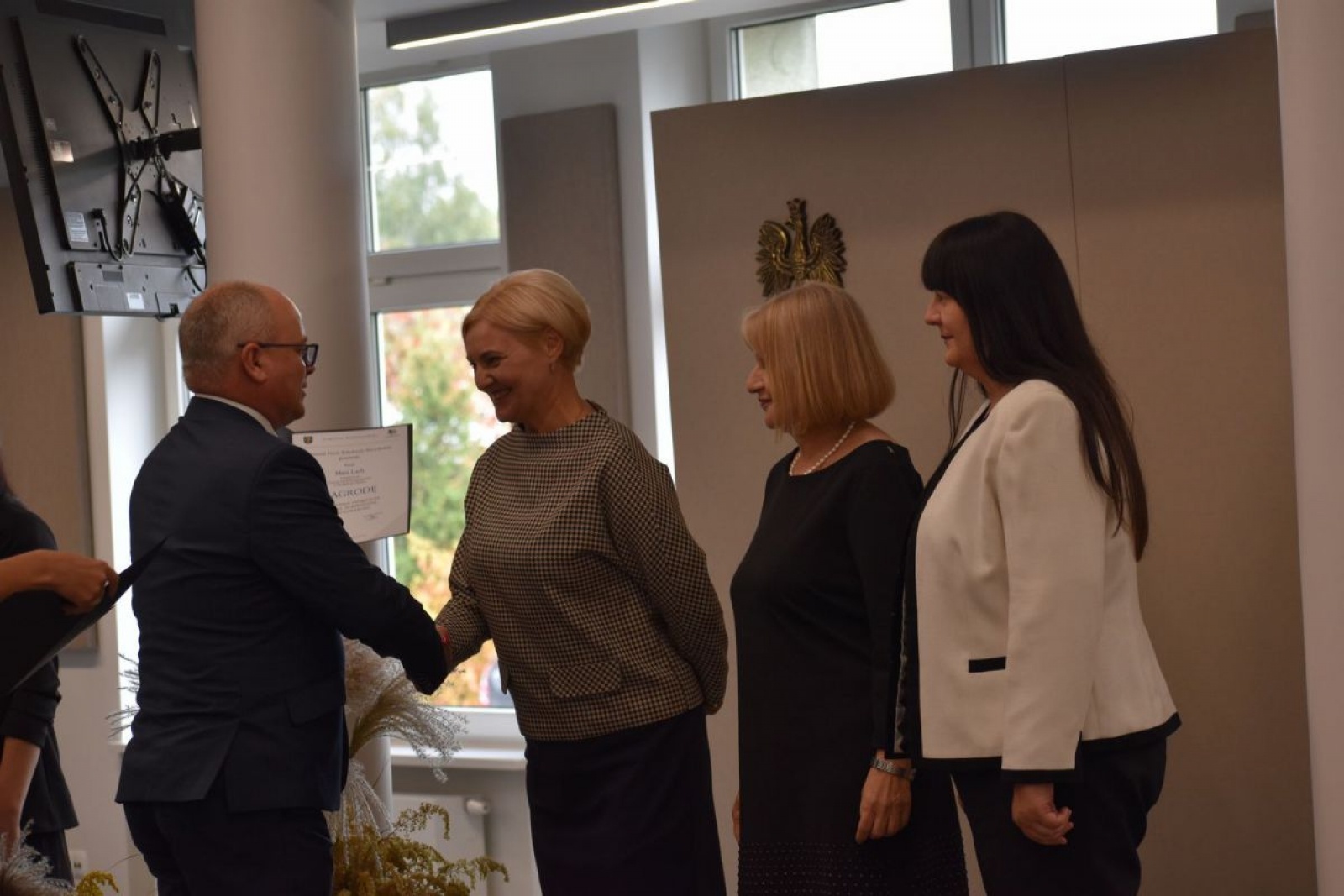 Zdjęcie w galerii na portalu naszwodzislaw.com: Powiat uhonorował nauczycieli [FOTO] wiadomości z regionu