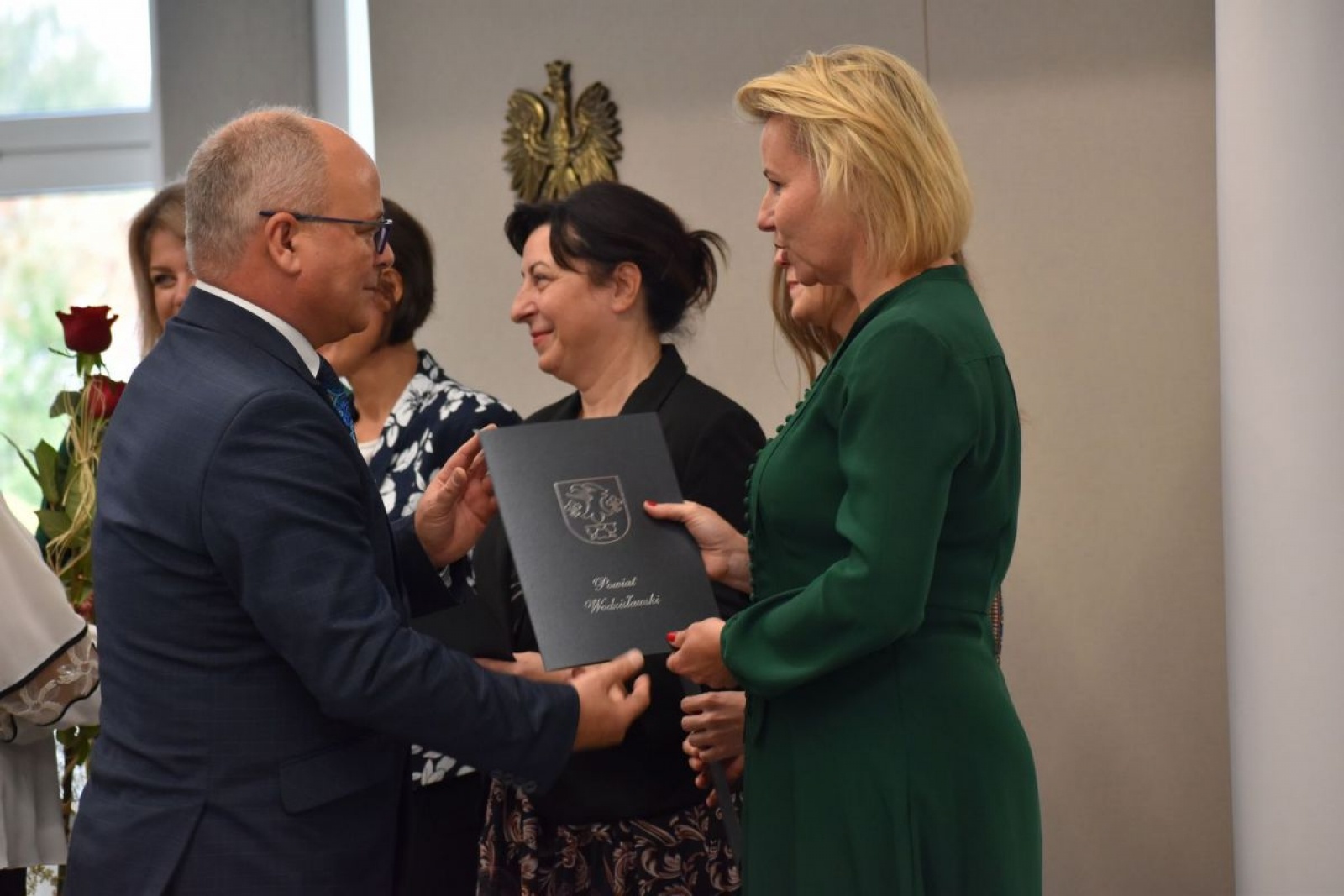Zdjęcie w galerii na portalu naszwodzislaw.com: Powiat uhonorował nauczycieli [FOTO] wiadomości z regionu