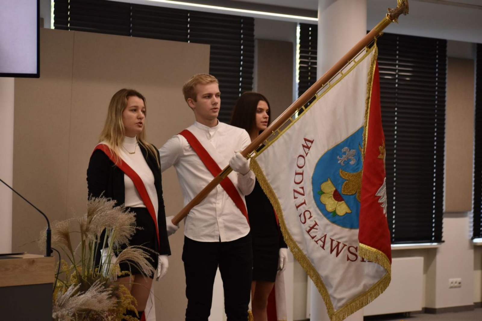 Zdjęcie w galerii na portalu naszwodzislaw.com: Powiat uhonorował nauczycieli [FOTO] wiadomości z regionu