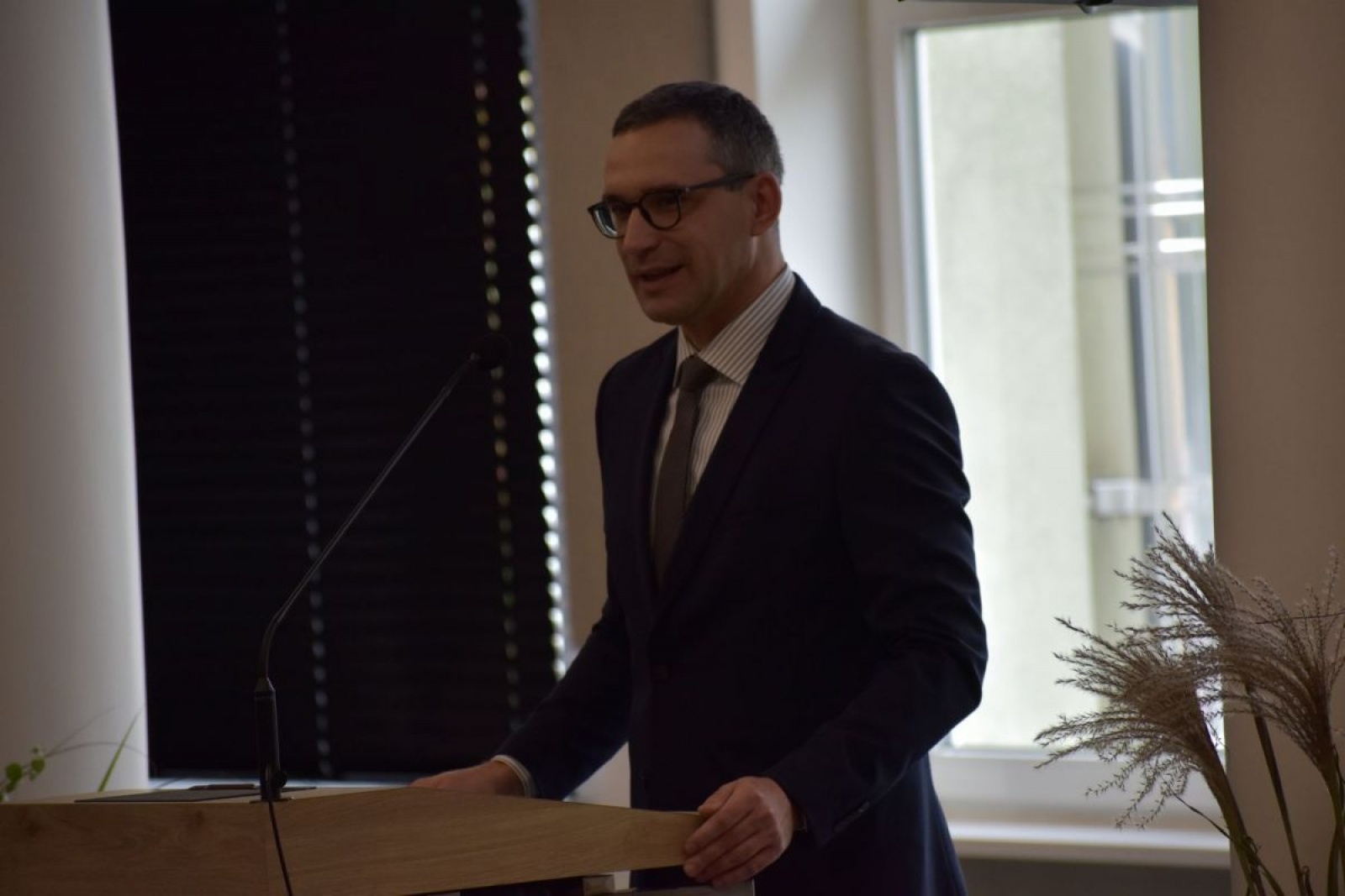 Zdjęcie w galerii na portalu naszwodzislaw.com: Powiat uhonorował nauczycieli [FOTO] wiadomości z regionu