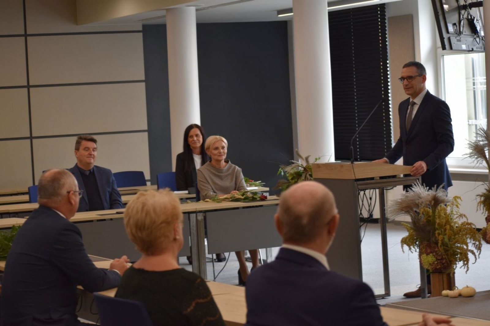 Zdjęcie w galerii na portalu naszwodzislaw.com: Powiat uhonorował nauczycieli [FOTO] wiadomości z regionu