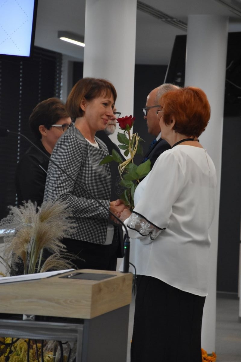 Zdjęcie w galerii na portalu naszwodzislaw.com: Powiat uhonorował nauczycieli [FOTO] wiadomości z regionu