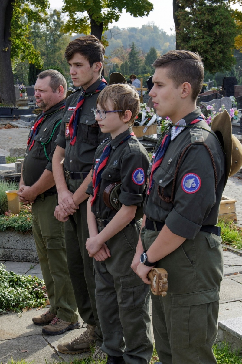 Zdjęcie w galerii na portalu naszwodzislaw.com: Grób sierż. Wiktora Brachmańskiego odznaczony znakiem pamięci Tobie Polsko [FOTO] wiadomości z regionu