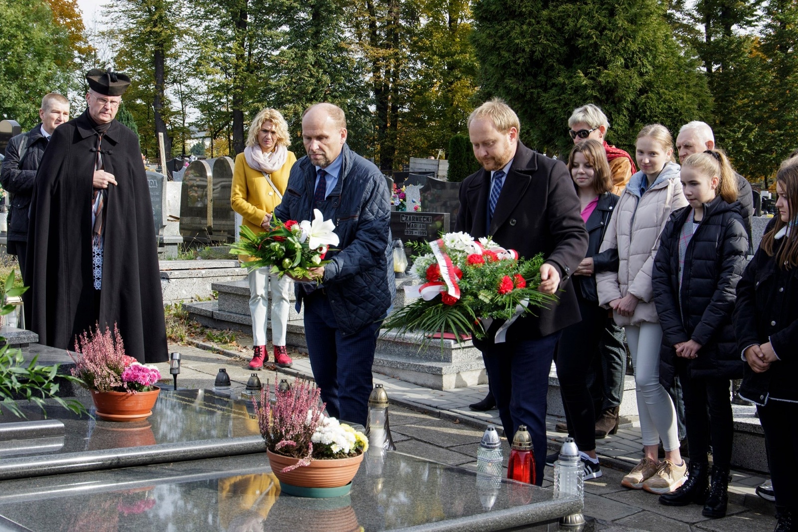 Zdjęcie w galerii na portalu naszwodzislaw.com: Grób sierż. Wiktora Brachmańskiego odznaczony znakiem pamięci Tobie Polsko [FOTO] wiadomości z regionu