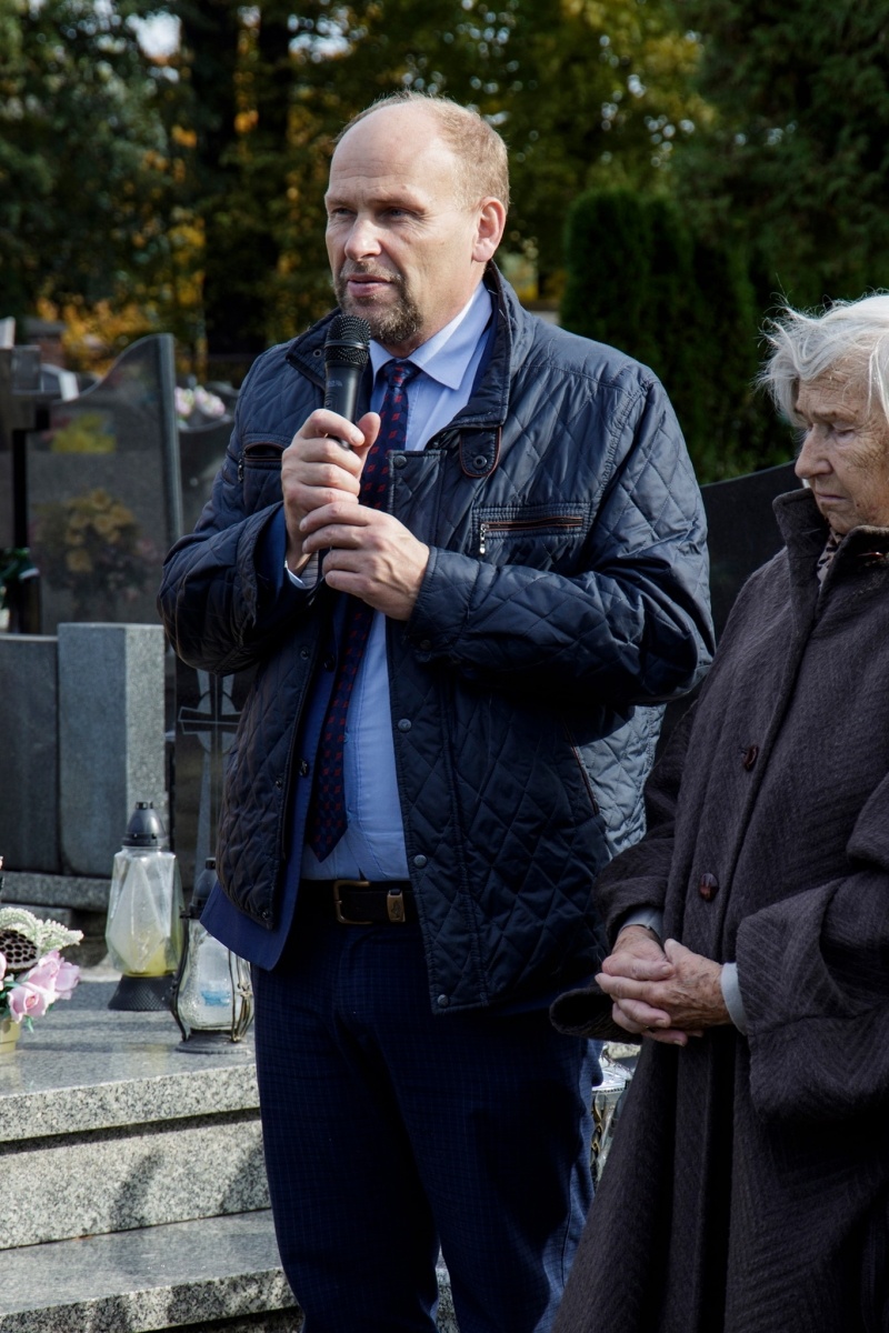 Zdjęcie w galerii na portalu naszwodzislaw.com: Grób sierż. Wiktora Brachmańskiego odznaczony znakiem pamięci Tobie Polsko [FOTO] wiadomości z regionu