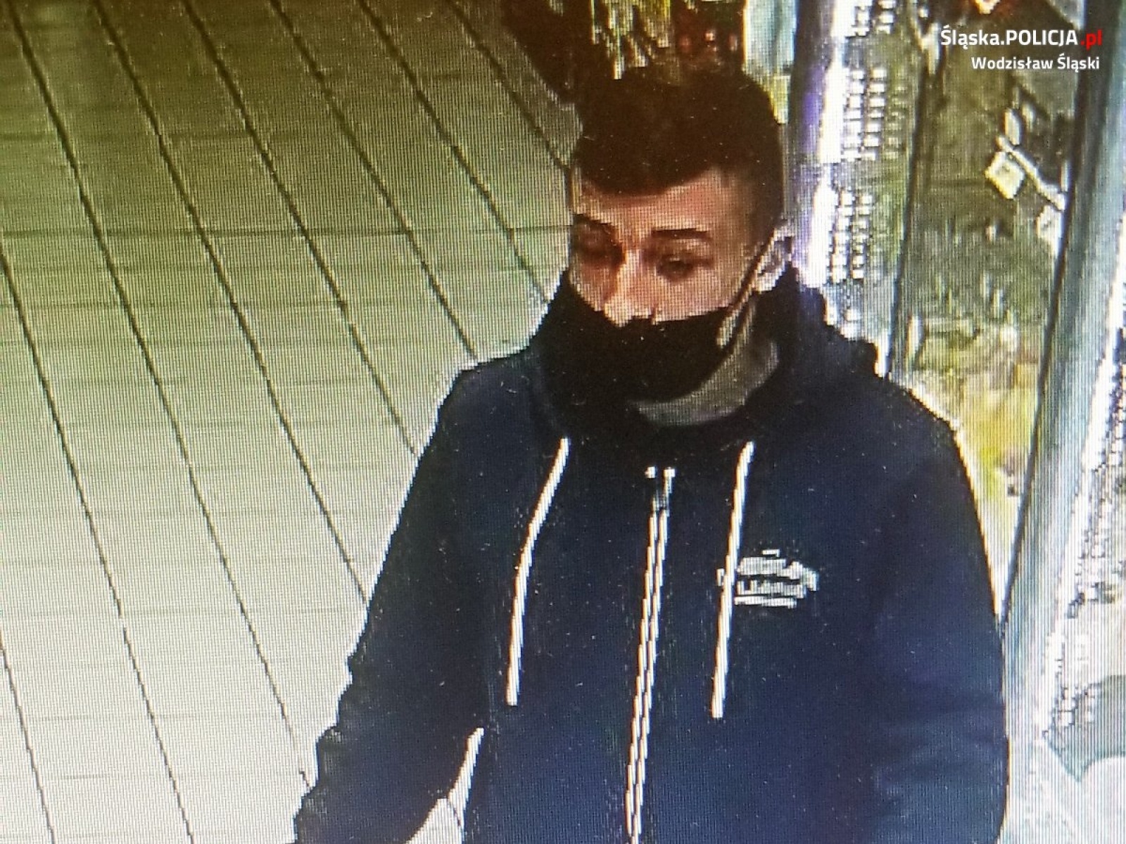 Zdjęcie w galerii na portalu naszwodzislaw.com: Rozpoznajesz tych mężczyzn? Zadzwoń na policję! wiadomości z regionu