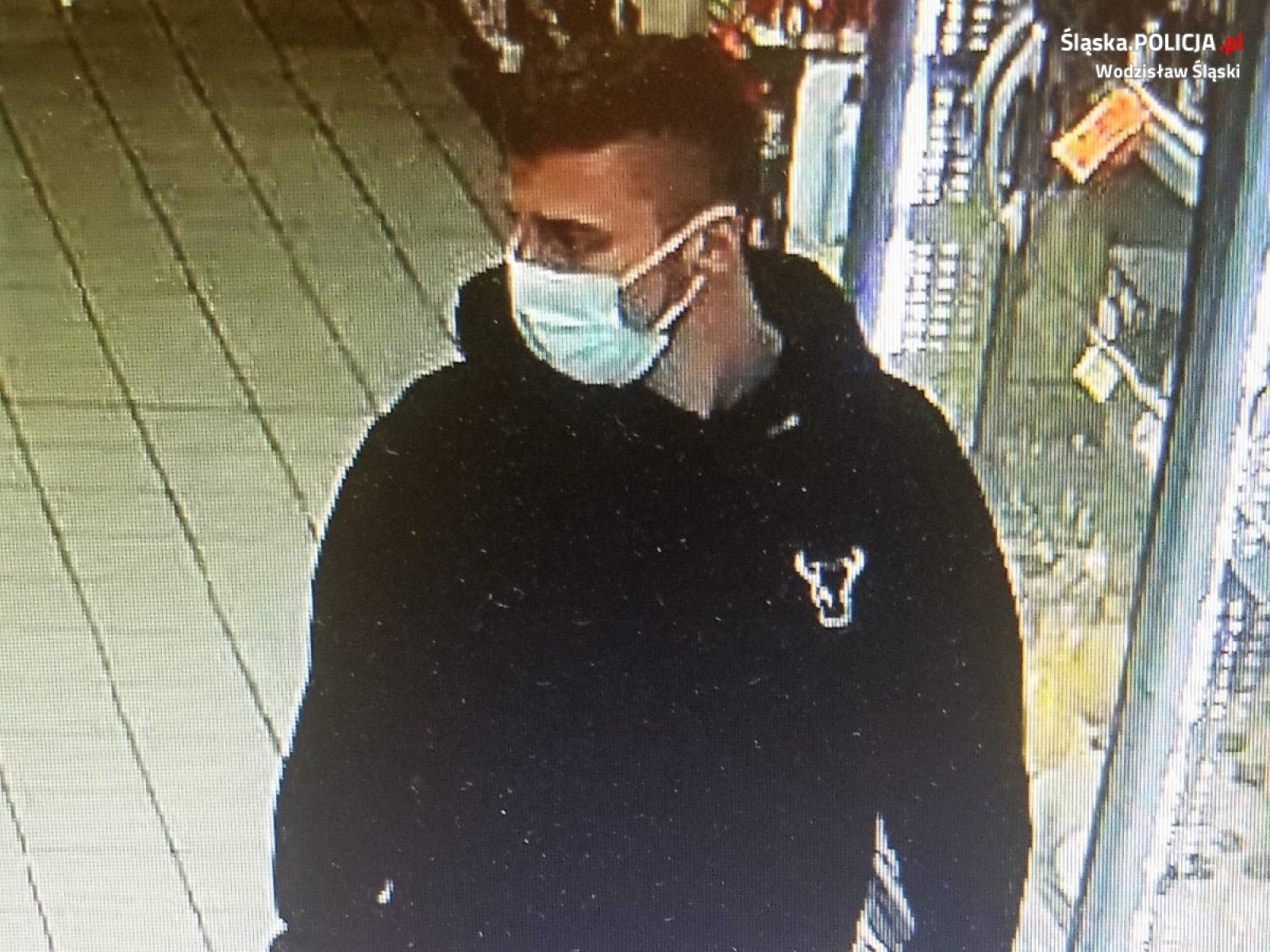 Zdjęcie w galerii na portalu naszwodzislaw.com: Rozpoznajesz tych mężczyzn? Zadzwoń na policję! wiadomości z regionu