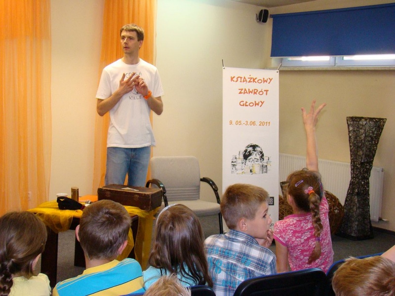 Zdjęcie w galerii na portalu naszwodzislaw.com: Wąż Prysznicowy w starej walizce wiadomości z regionu