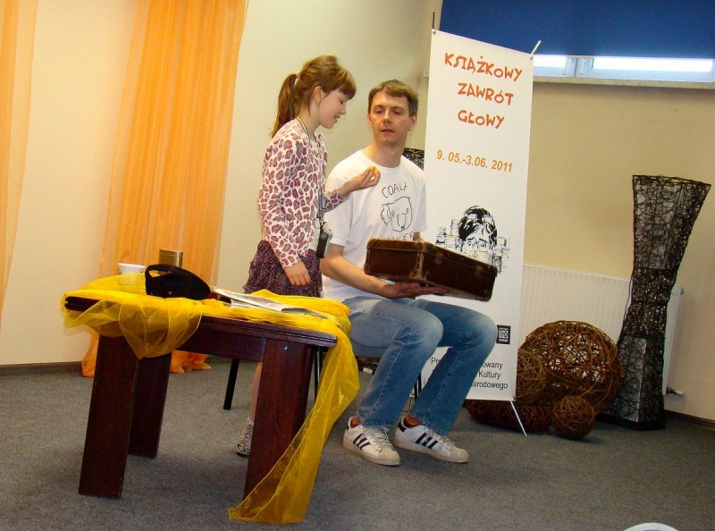 Zdjęcie w galerii na portalu naszwodzislaw.com: Wąż Prysznicowy w starej walizce wiadomości z regionu