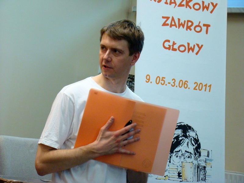 Zdjęcie w galerii na portalu naszwodzislaw.com: Wąż Prysznicowy w starej walizce wiadomości z regionu