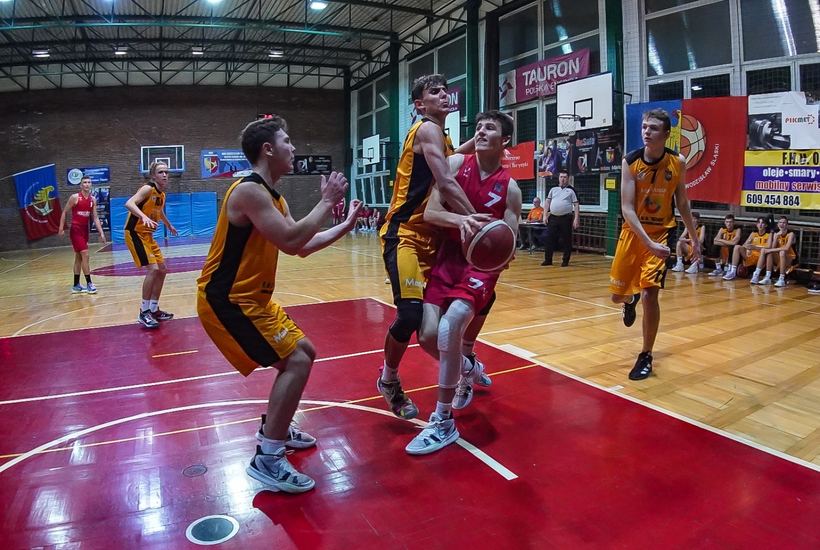 Zdjęcie w galerii na portalu naszwodzislaw.com: Koszykówka. Juniorzy z Wodzisławia Śl. pokonali rówieśników z Gliwic wiadomości z regionu