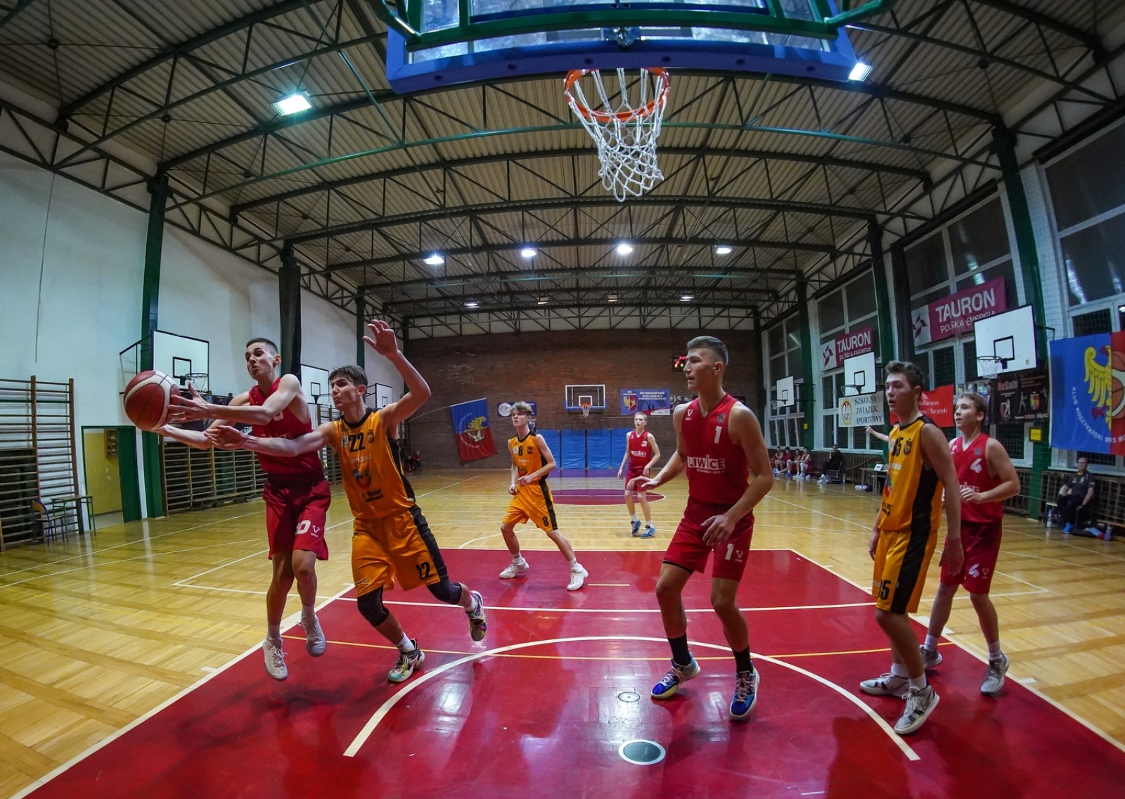 Zdjęcie w galerii na portalu naszwodzislaw.com: Koszykówka. Juniorzy z Wodzisławia Śl. pokonali rówieśników z Gliwic wiadomości z regionu