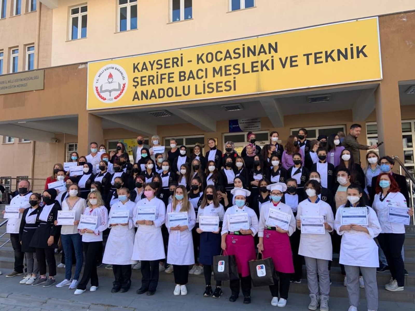 Zdjęcie w galerii na portalu naszwodzislaw.com: Tureckie smaki i przysmaki. Uczennice Ekonomika wróciły z Kayseri [FOTO] wiadomości z regionu