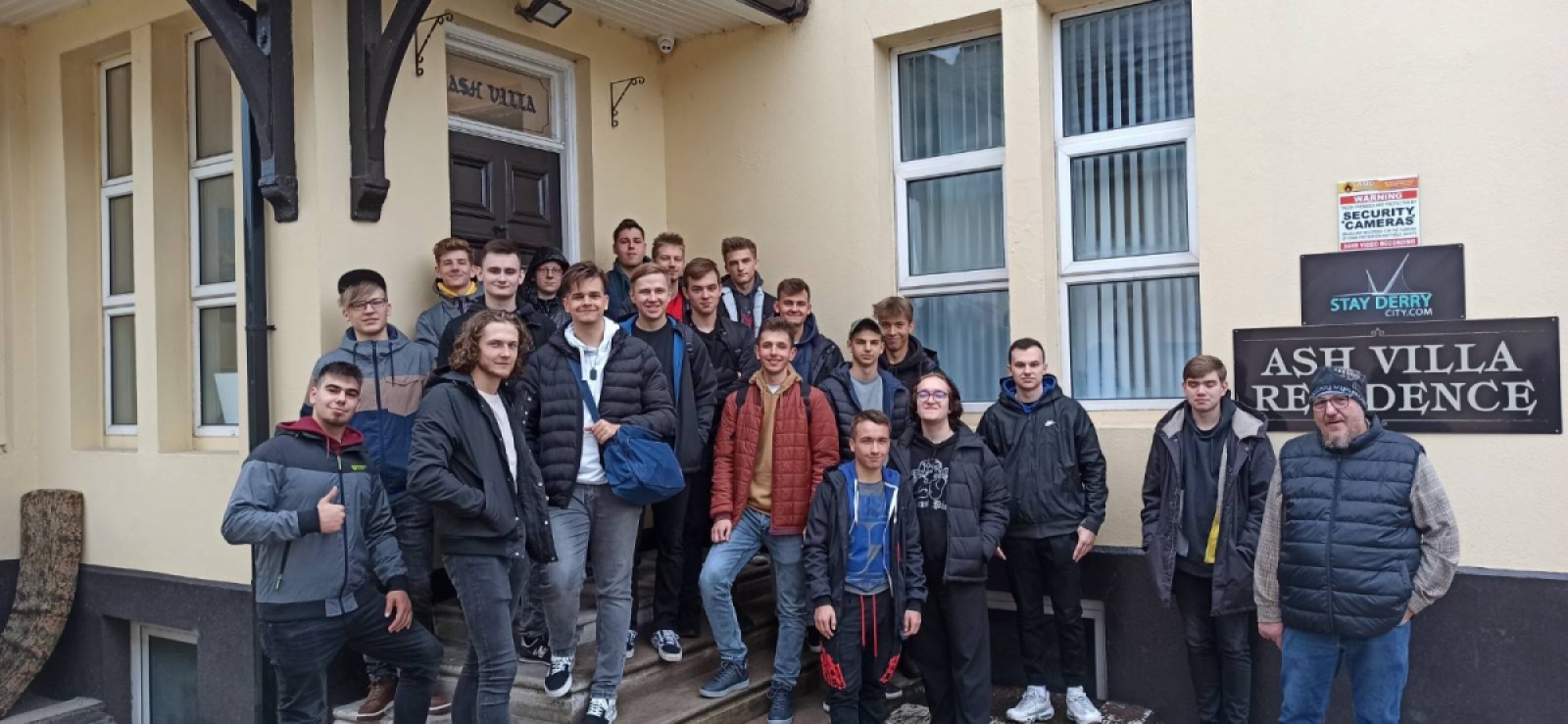 Zdjęcie w galerii na portalu naszwodzislaw.com: Uczniowie Budowlanki pozdrawiają z Irlandii wiadomości z regionu