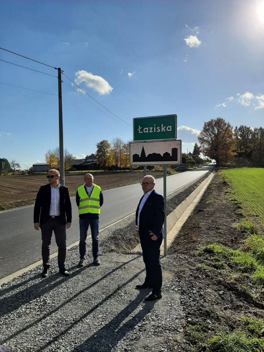 Zdjęcie w galerii na portalu naszwodzislaw.com: Kolejna droga w powiecie zmodernizowana wiadomości z regionu