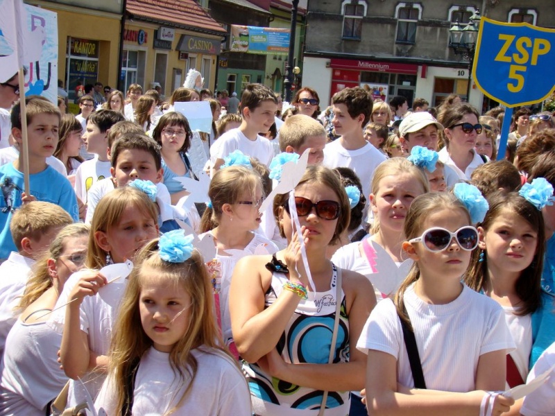 Zdjęcie w galerii na portalu naszwodzislaw.com: Dzisiaj każdy miał gołębia wiadomości z regionu