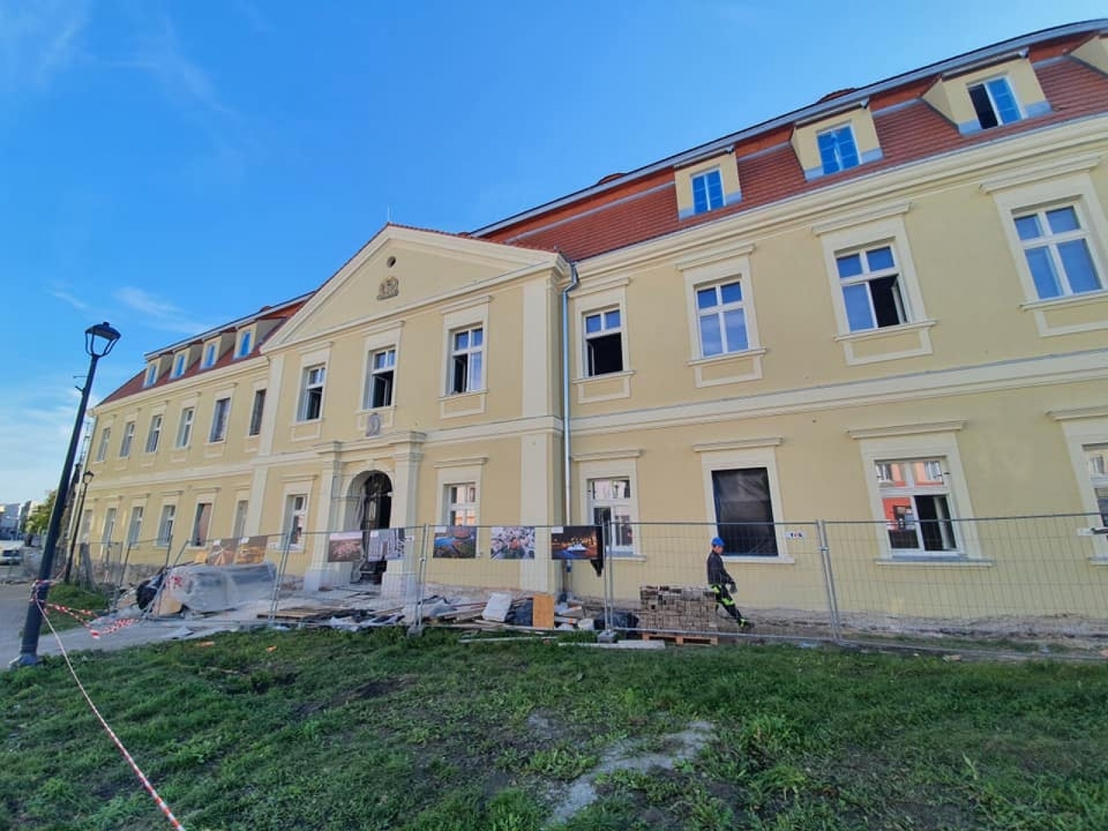 Zdjęcie w galerii na portalu naszwodzislaw.com: Pałac odzyskuje dawny blask wiadomości z regionu