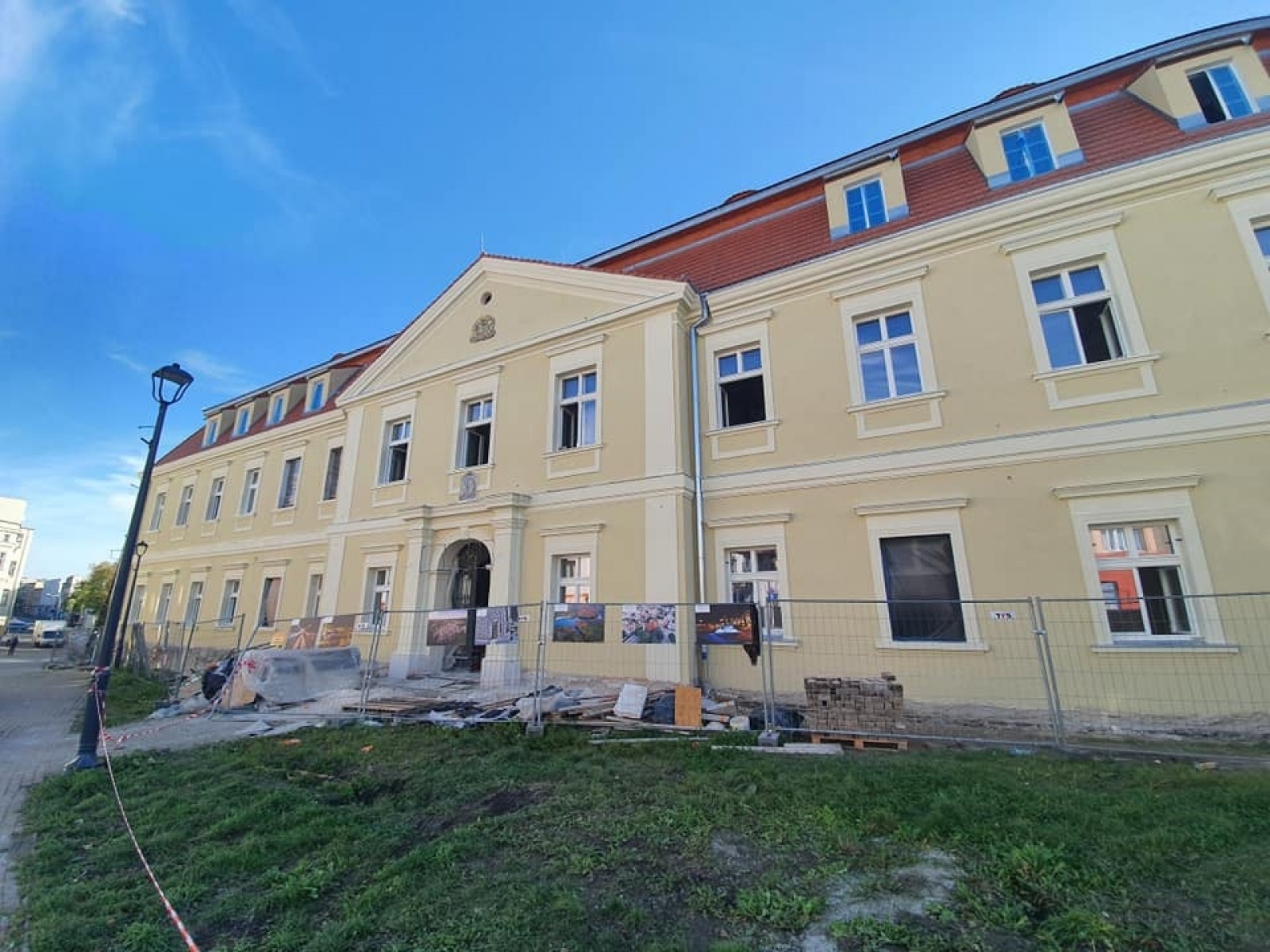 Zdjęcie w galerii na portalu naszwodzislaw.com: Pałac odzyskuje dawny blask wiadomości z regionu