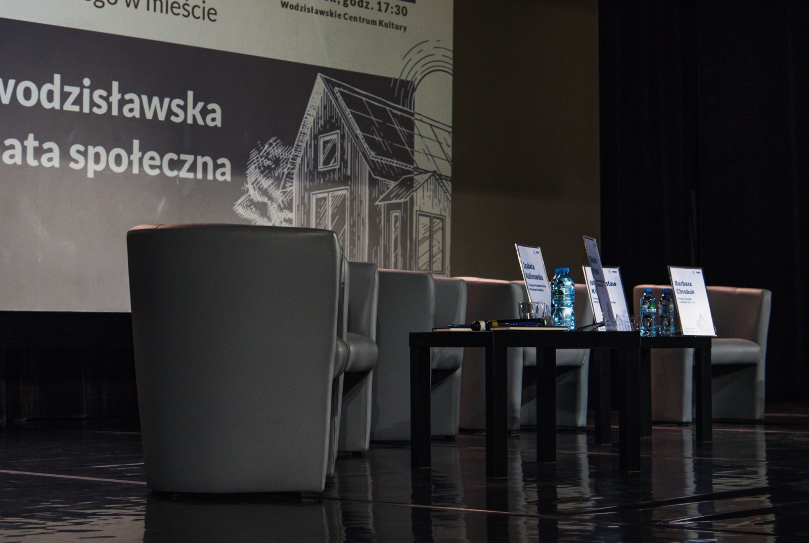 Zdjęcie w galerii na portalu naszwodzislaw.com: W WCK debatowali o rozwoju budownictwa mieszkaniowego [FOTO i WIDEO] wiadomości z regionu