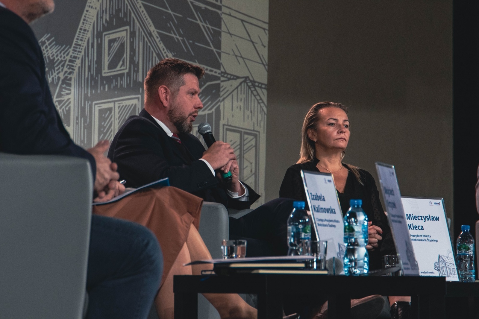 Zdjęcie w galerii na portalu naszwodzislaw.com: W WCK debatowali o rozwoju budownictwa mieszkaniowego [FOTO i WIDEO] wiadomości z regionu